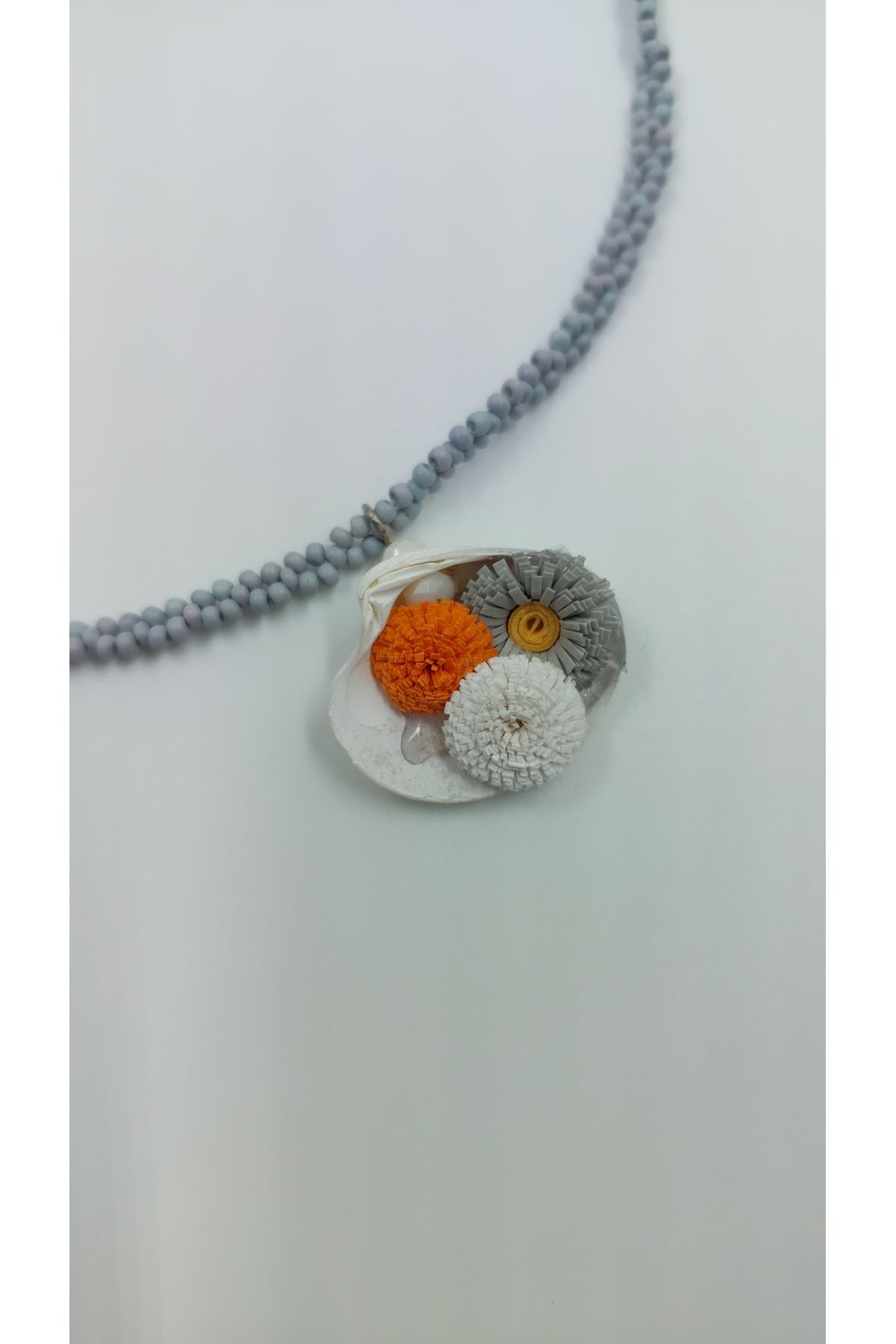 R G Handmade Design Deniz Çiçeği Quilling Kabuk Kolye – El Yapımı Kum Boncuk & Quilling Detaylı