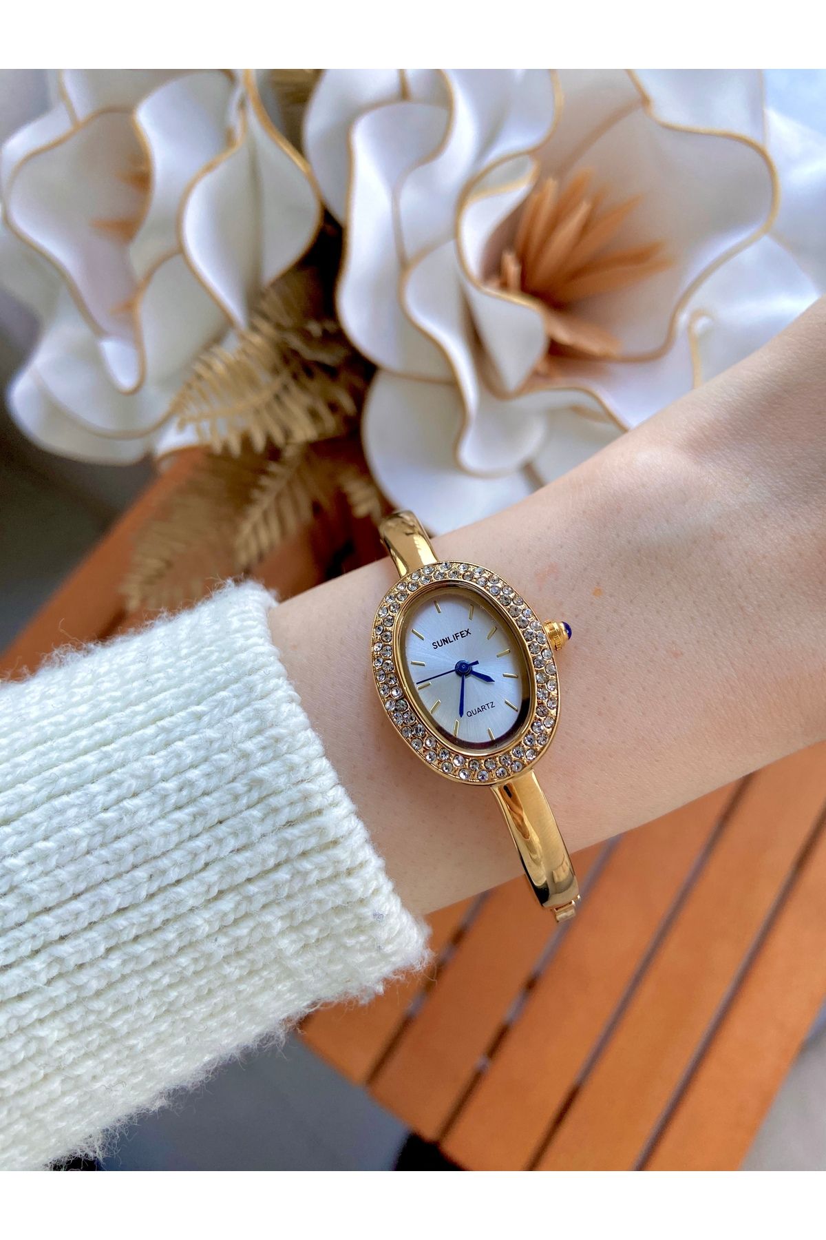 Arzu Butik Oval Taşlı Bilezik Model kadın kol saati Gold renk