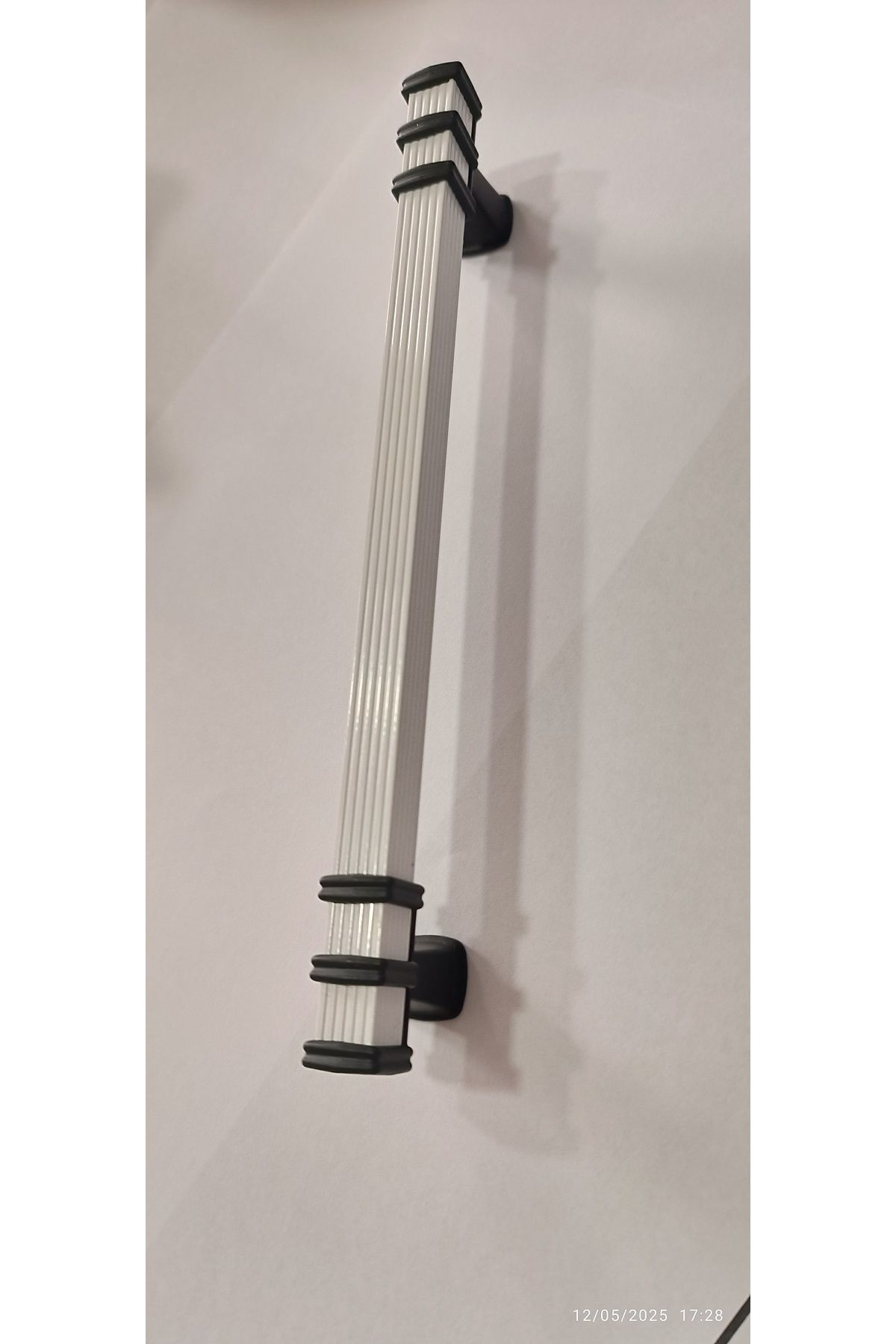 Arion 224 Mm Mutfak Dolapı Ve Diğer Dolaplara Uygun Beyaz Siyah Metal Kulp