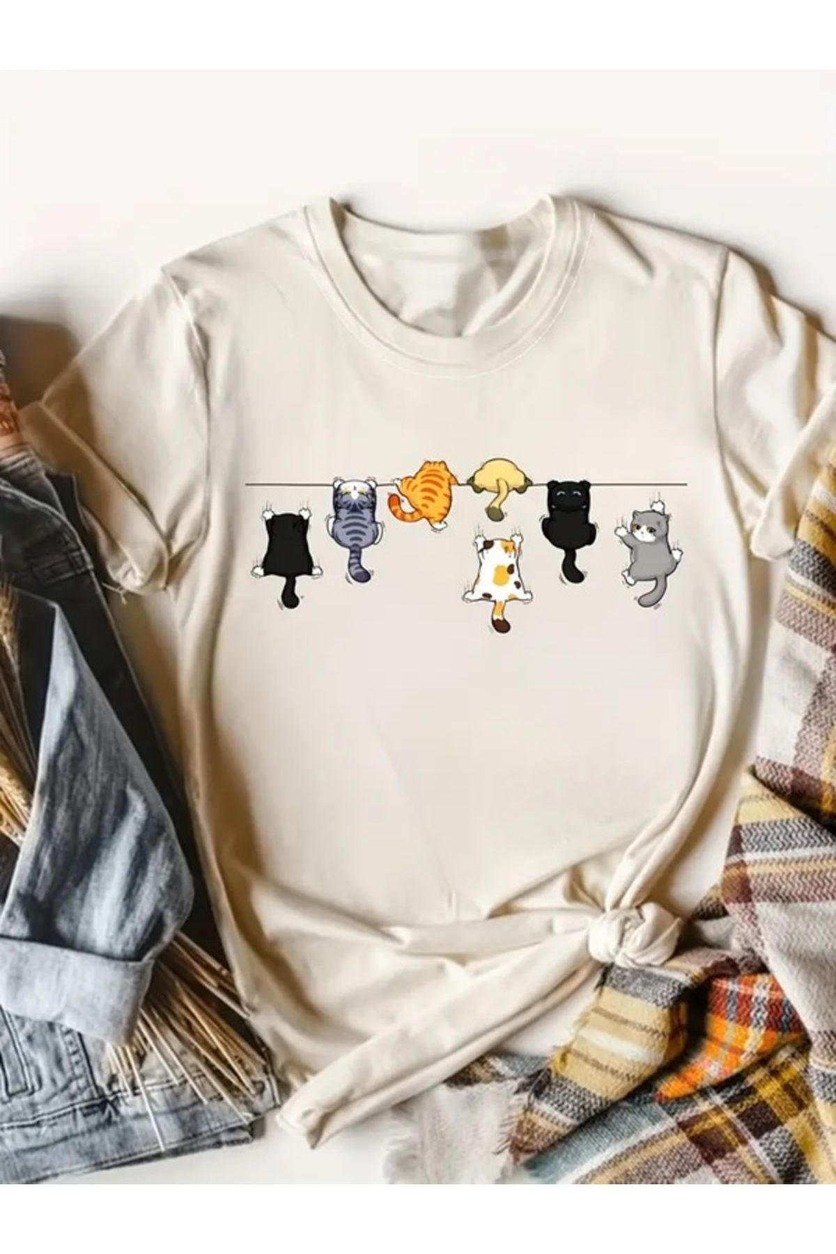 EXPECTED Kadın Bej Sevimli Kediler Baskılı Pamuklu Oversize Rahat Kesim Şık T-shirt