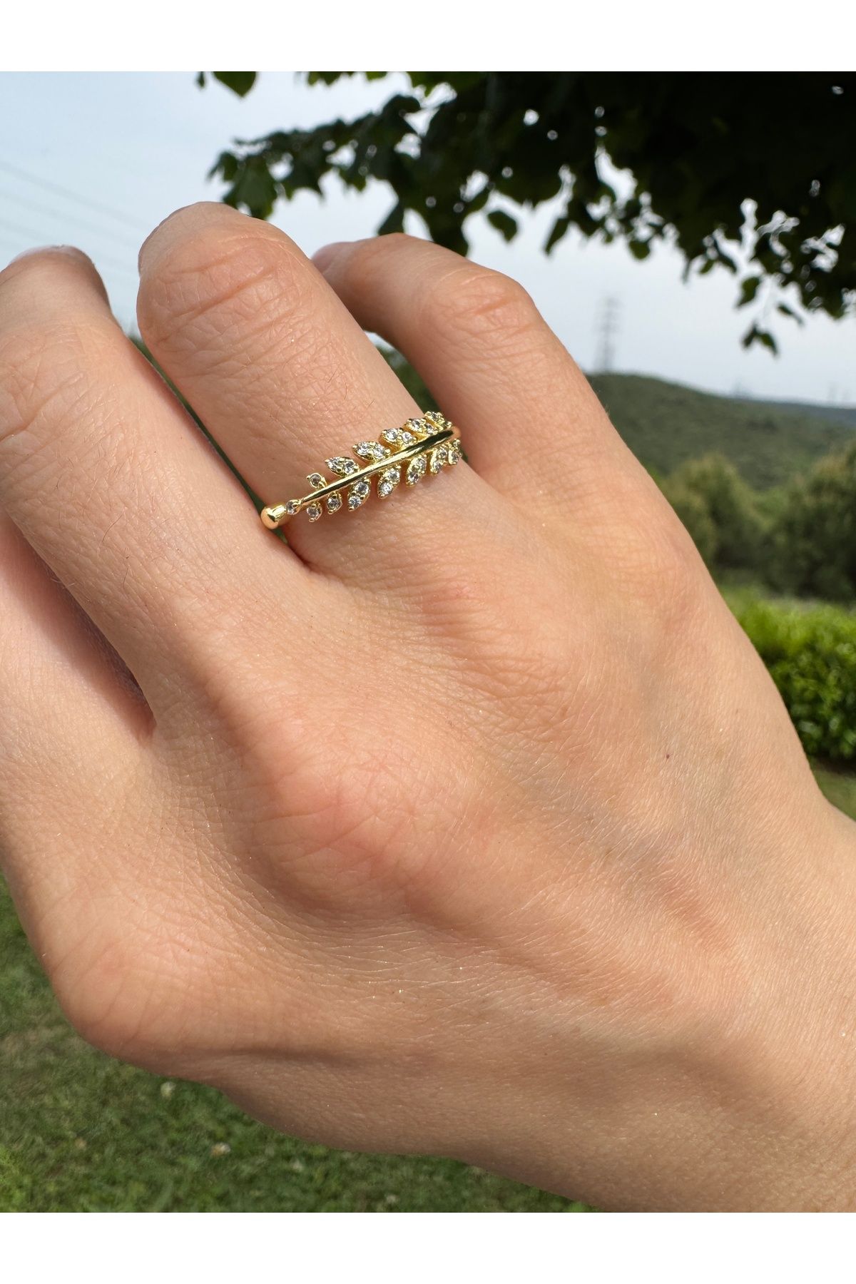 Tasarım Elegant Leaf – Altın Renk Ayarlanabilir Yaprak Model Zirkon Taşlı Yüzük
