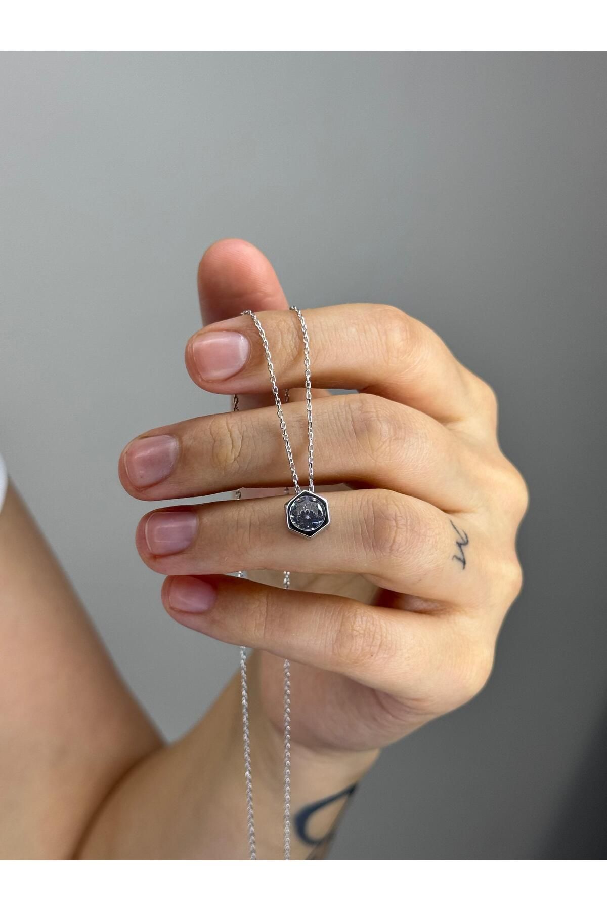 Azra Silver&Aksesuar 925 Ayar Zirkon Taşlı Beşgen Tektaş Gümüş Kolye