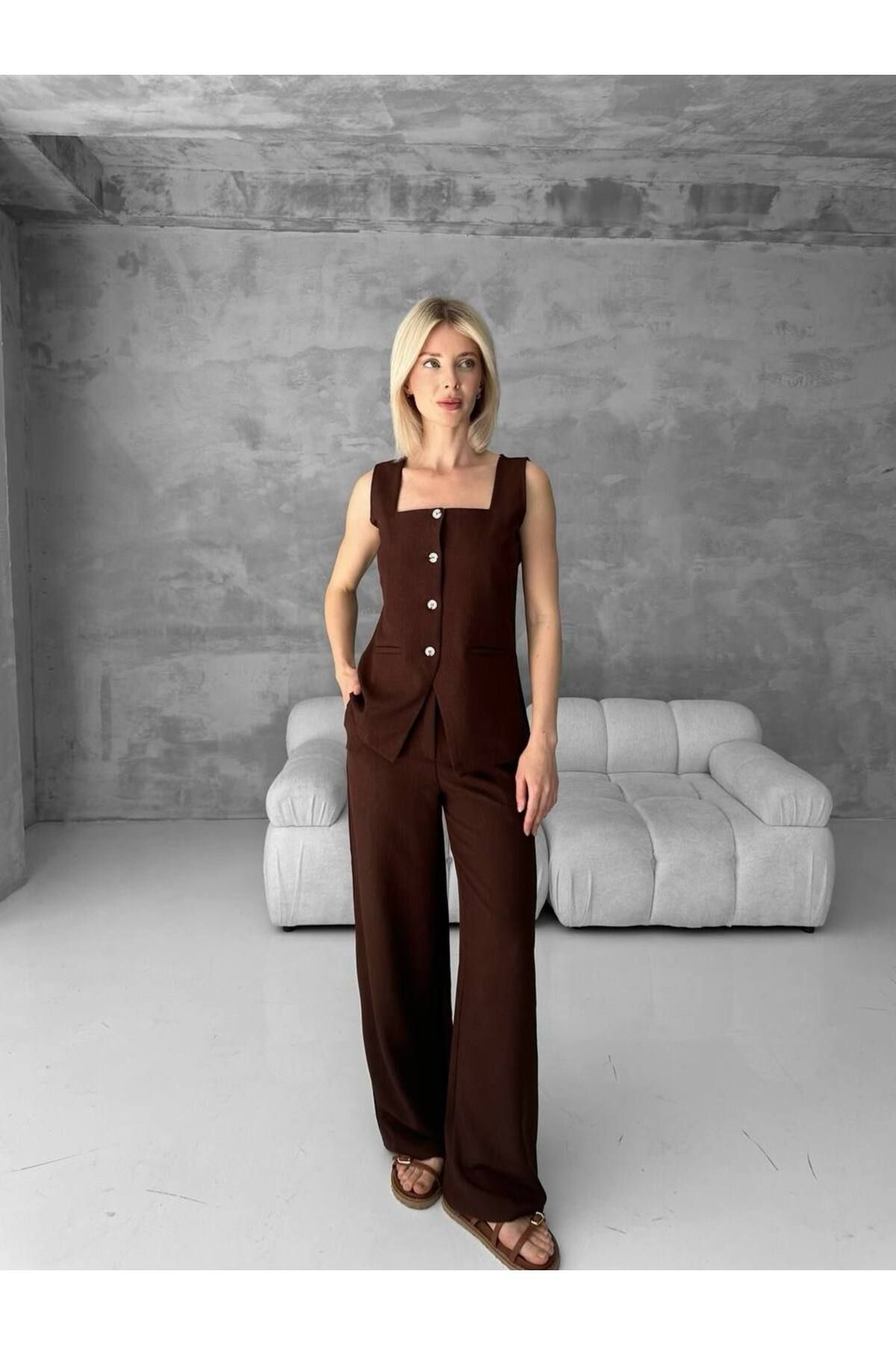 Butik Kare Yaka Yelekli Pantolon Takım