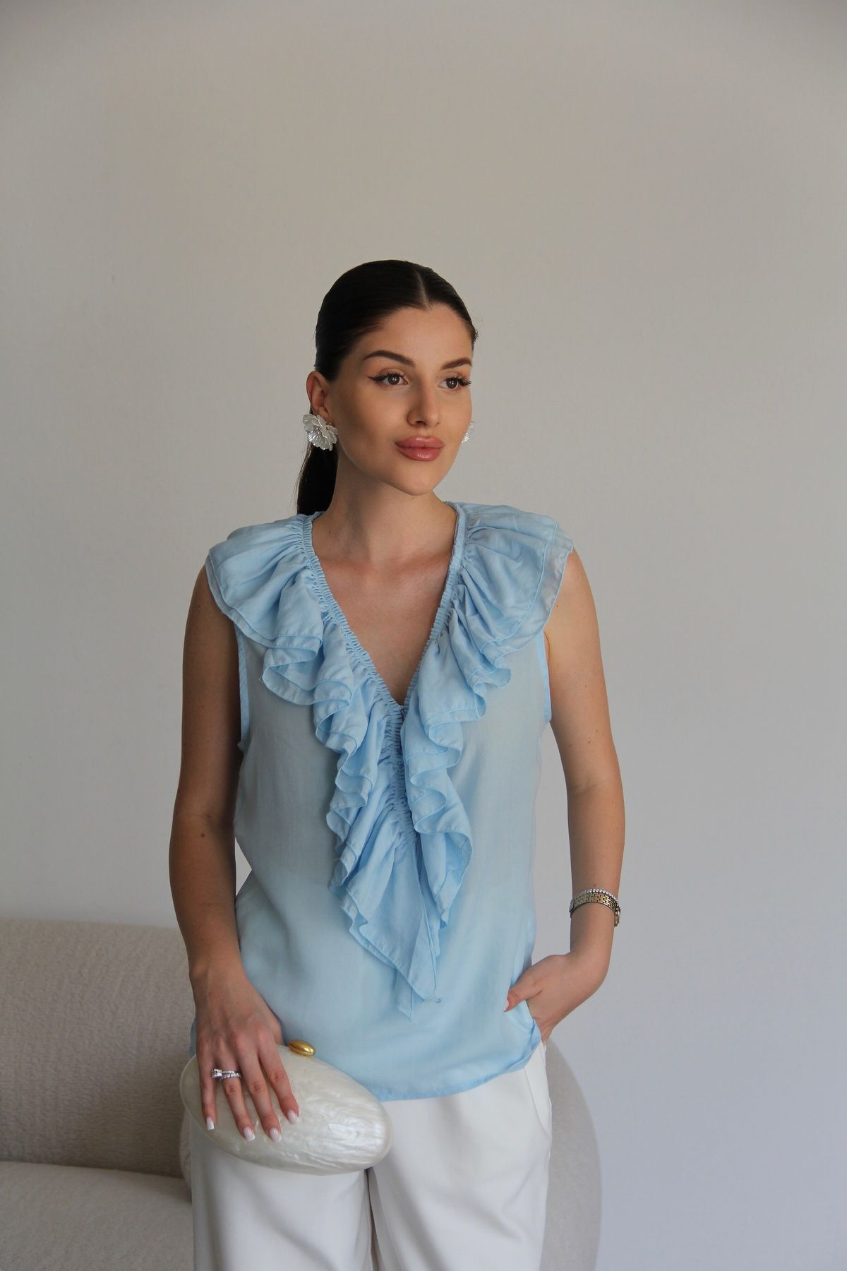 Julidress Bağlamalı Fırfırlı Kolsuz Bluz