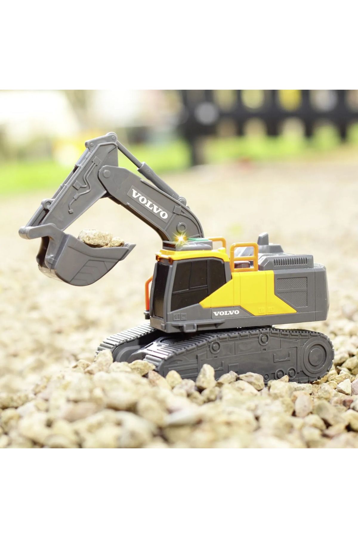Simba-DICKIE VOLVO EXCAVATOR WITH CRAWLER SOUNDS AND LIGHTS 3
