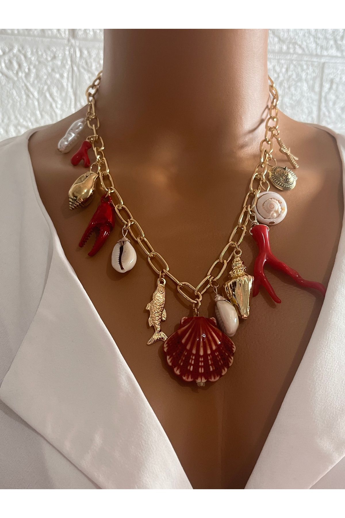 Aka Deniz kabuklu charm marka model kolye