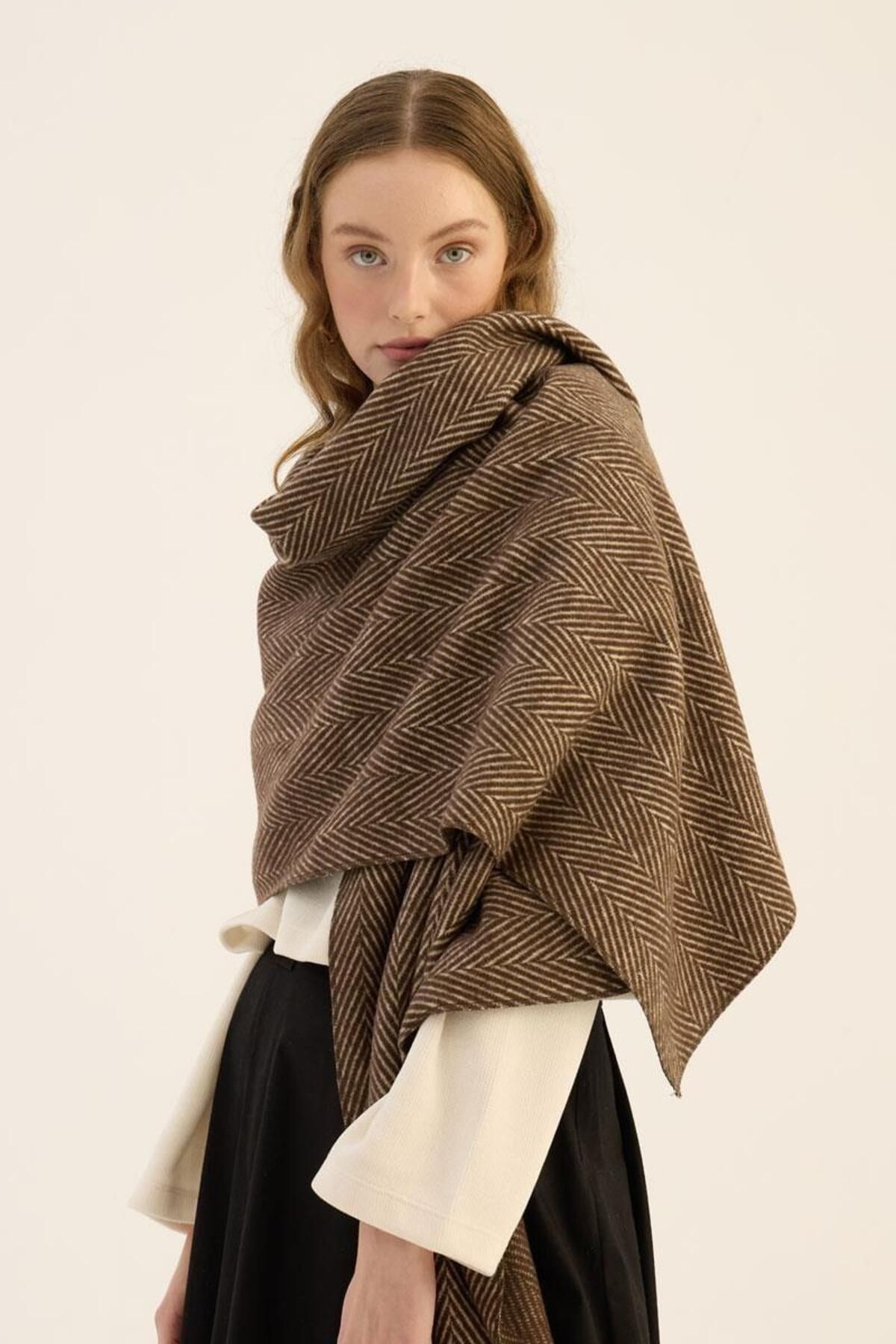 ALYOSHA FASHION Tüylü Balıksırtı Desen Atkı Kahverengi