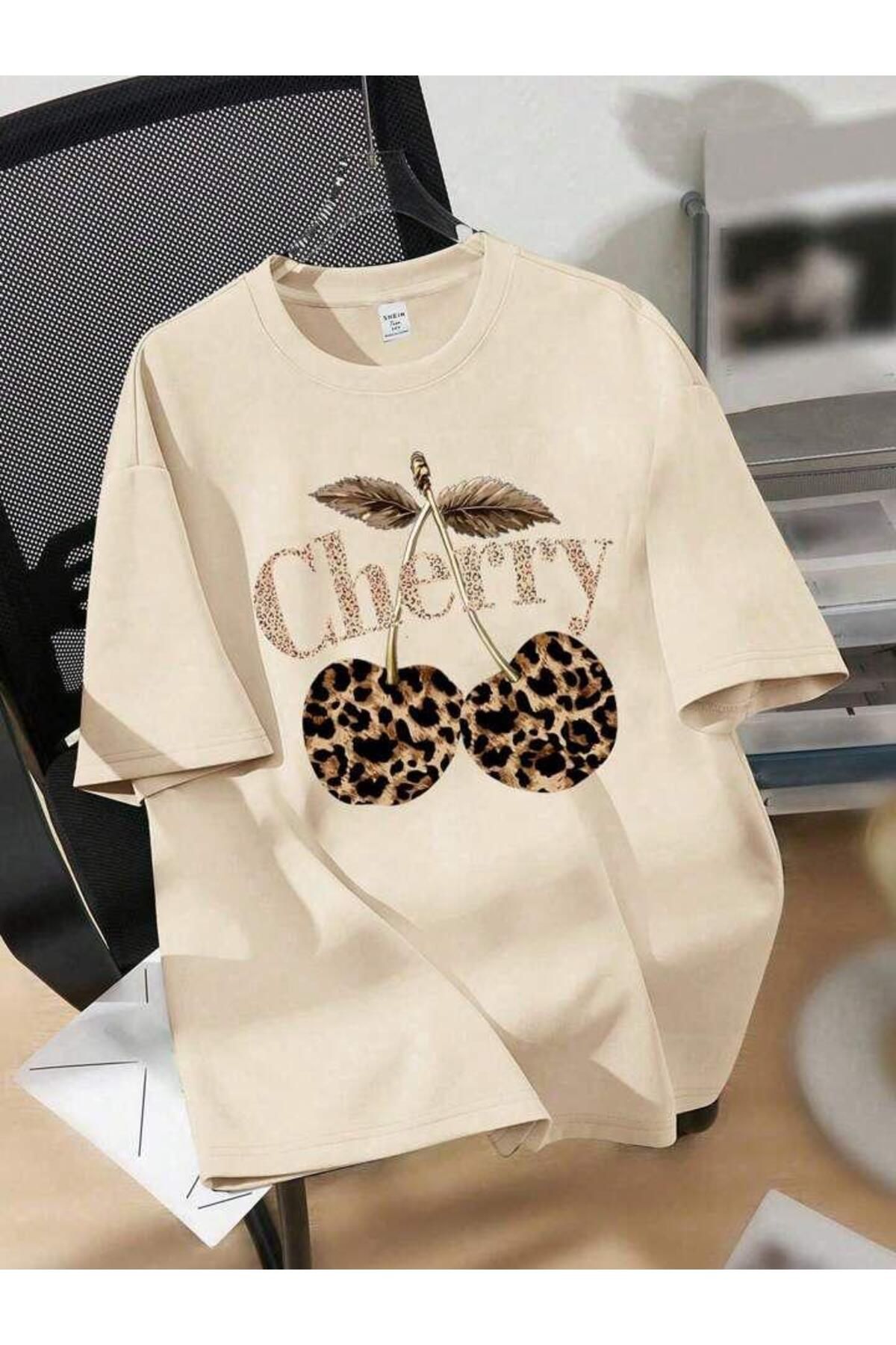 SEDA IŞIKLAR CHERRY ÖZEL BASKILI OVERSİZE T-SHİRT