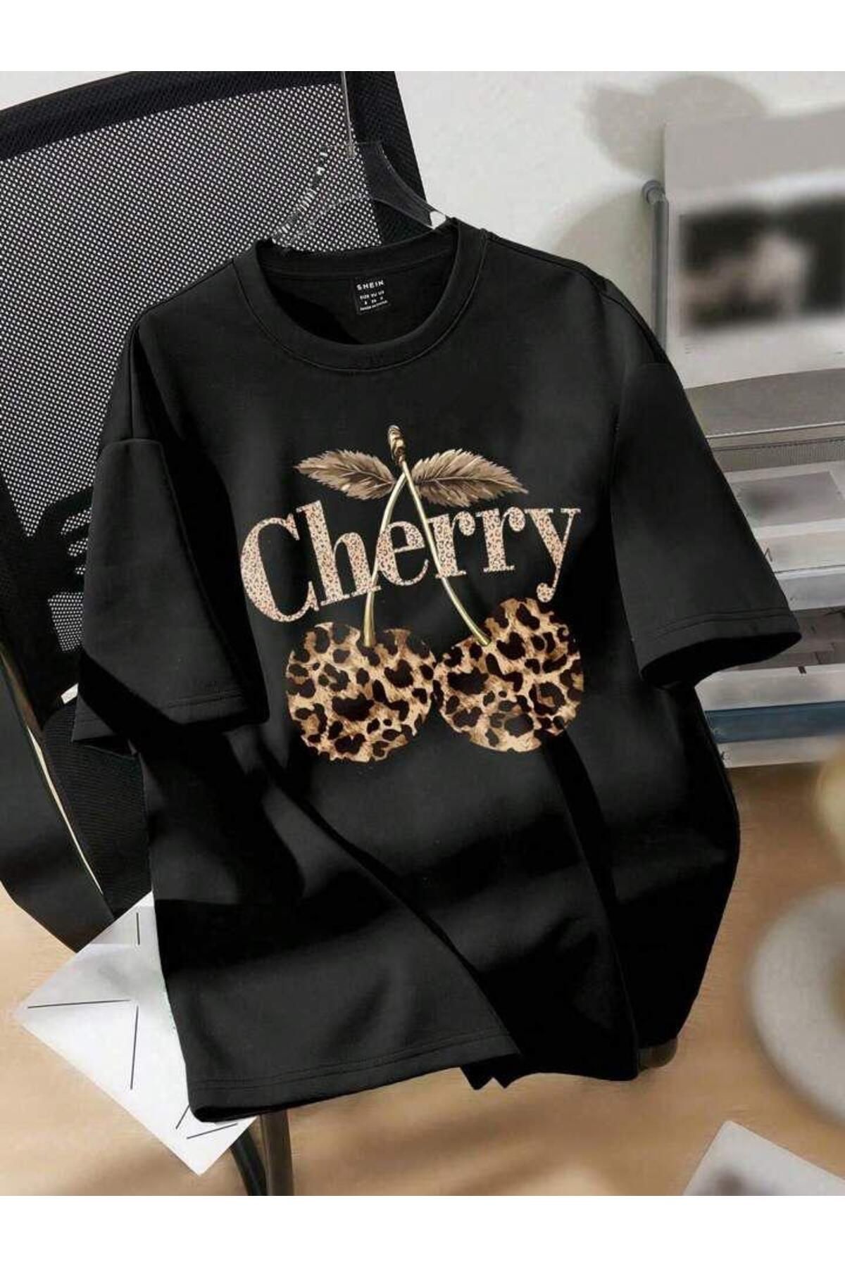 SEDA IŞIKLAR CHERRY ÖZEL BASKILI OVERSİZE T-SHİRT