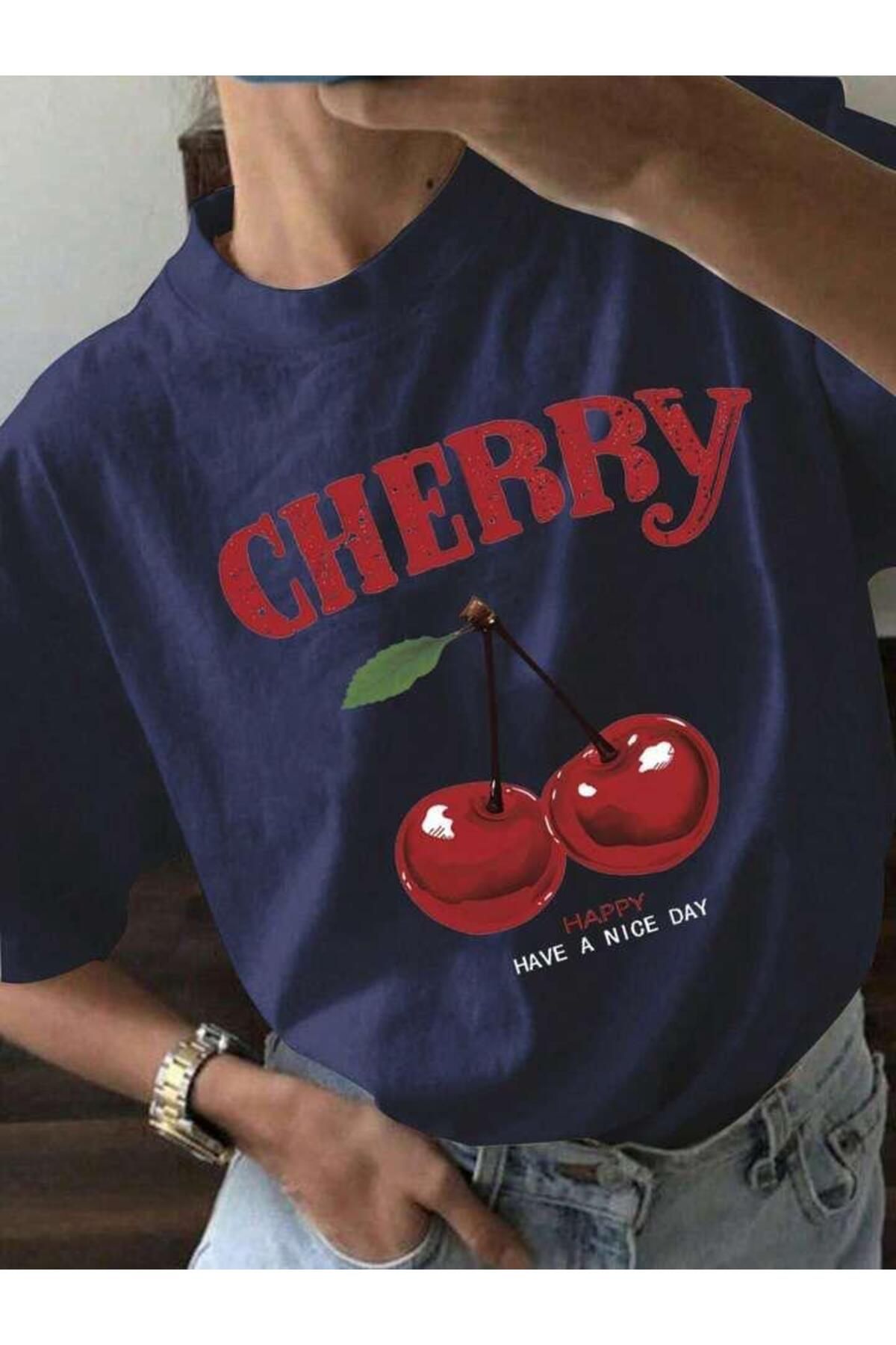 SEDA IŞIKLAR CHERRY ÖZEL BASKILI OVERSİZE T-SHİRT