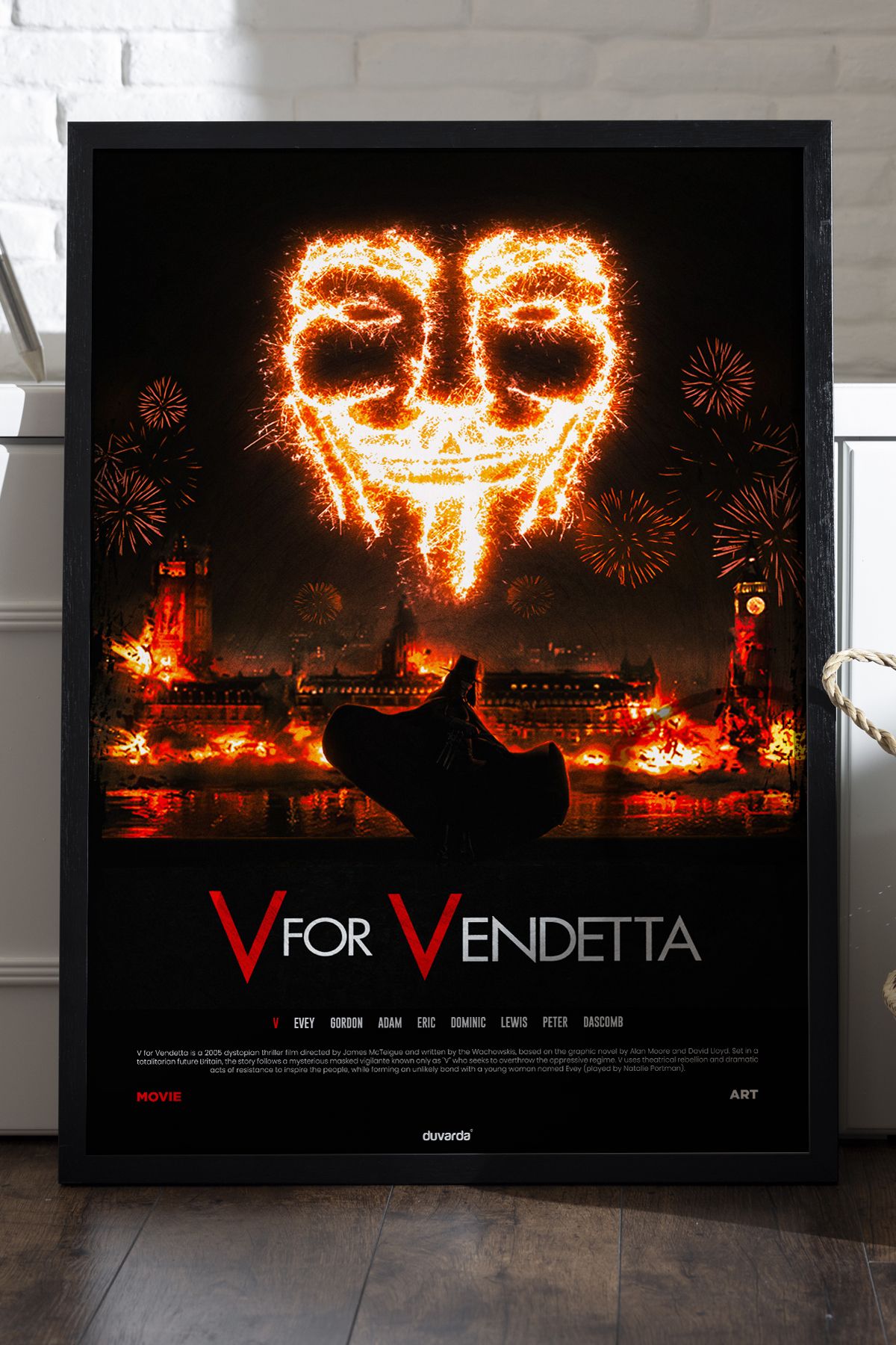Duvarda V for Vendetta Siyah Ahşap Çerçeveli Film Duvar Tablosu