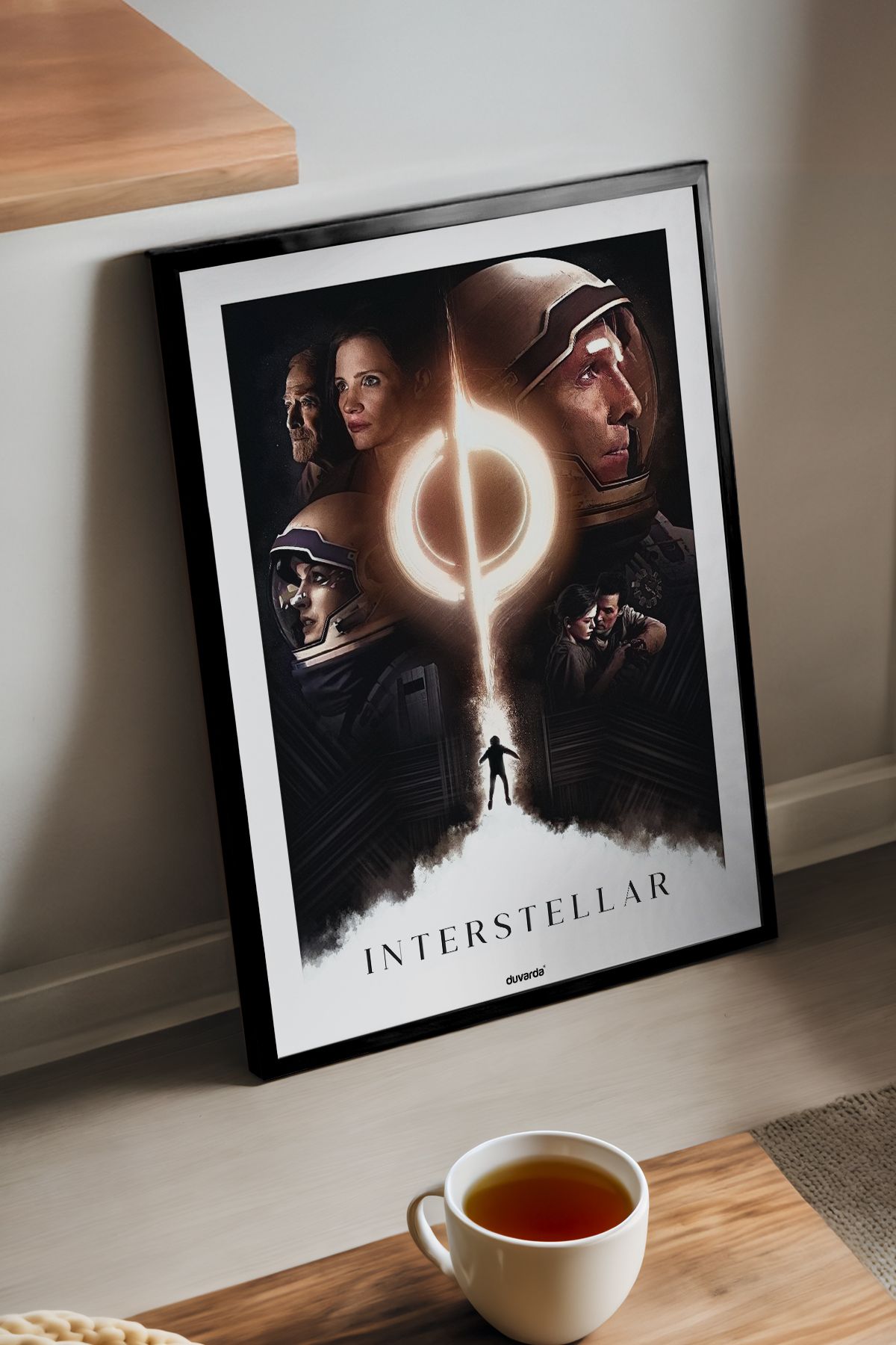 Duvarda Interstellar Siyah Ahşap Çerçeveli Film Duvar Tablosu