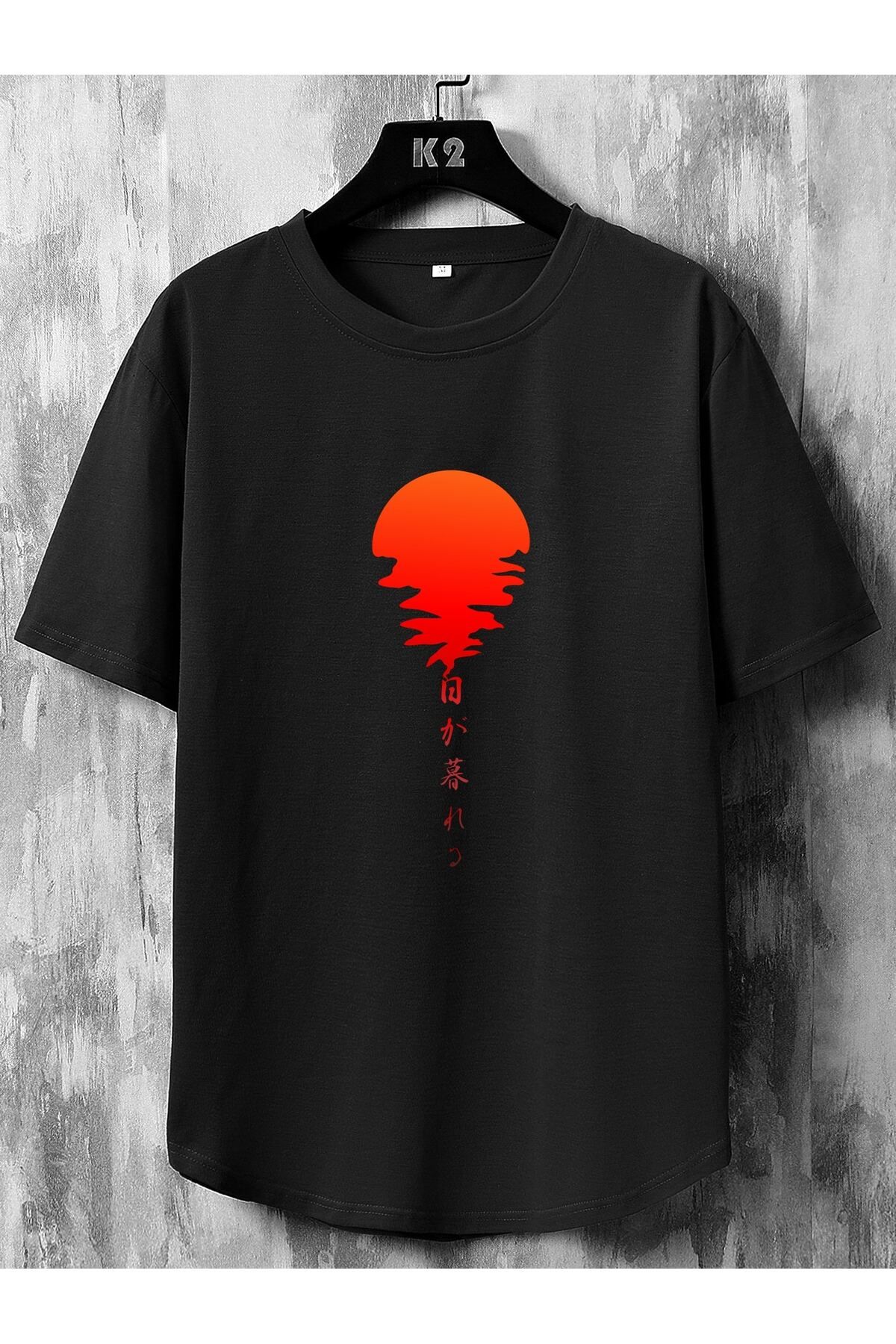 aynewmoda Japon karakterli grafik tişört, kısa kollu, yuvarlak yaka, pamuklu kumaştan üretilmiştir.