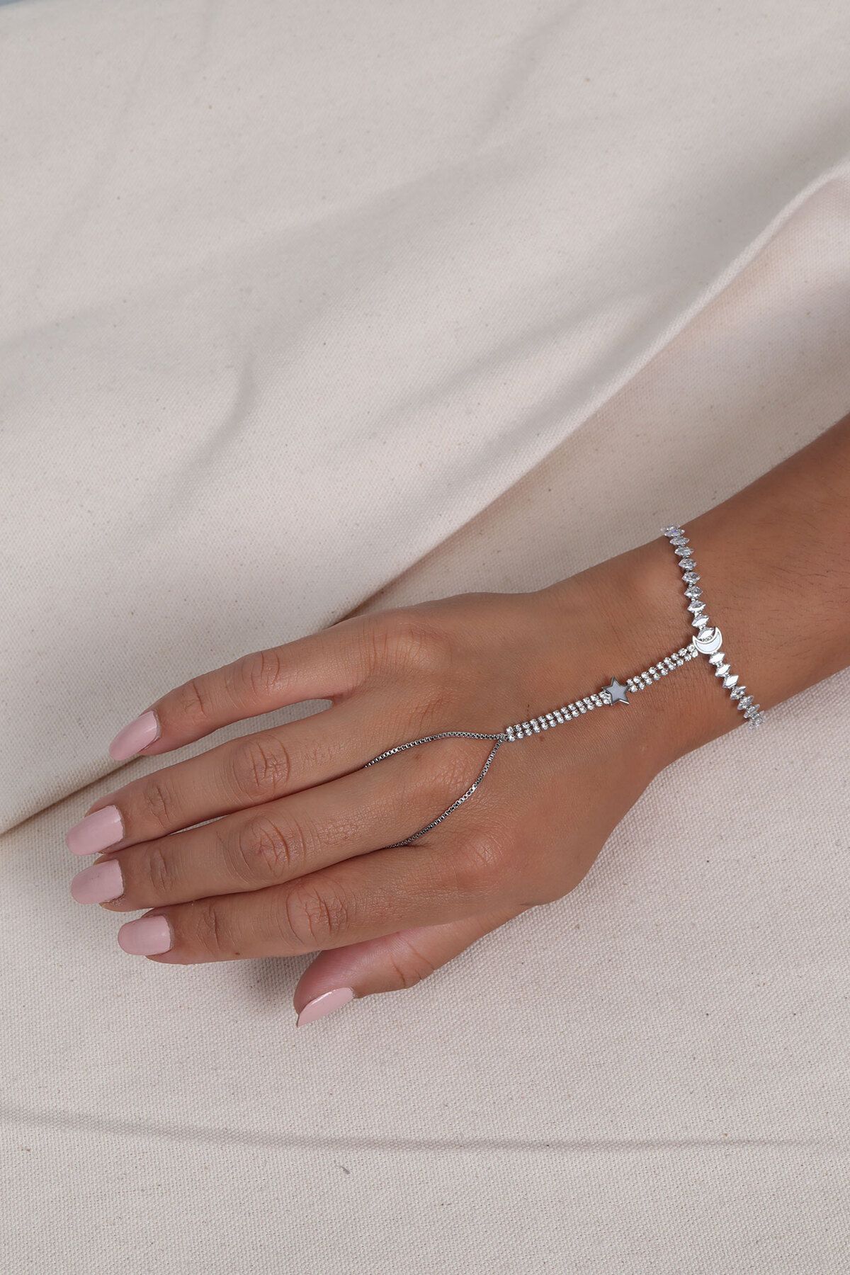 Süspüs Accessories Ay-Yıldız Figürlü Asansörlü Gümüş Renk Şahmeran