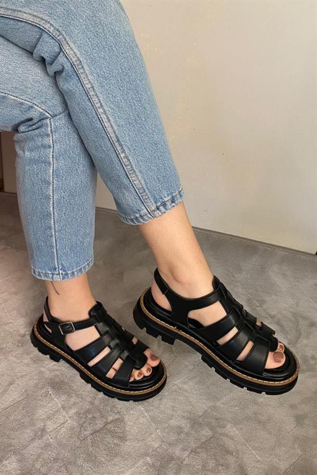 MODAMAİSA Kadın Desma Siyah Kafes Model Vardola Deyatlı Kalın Taban Ortopedik Sandalet K-140