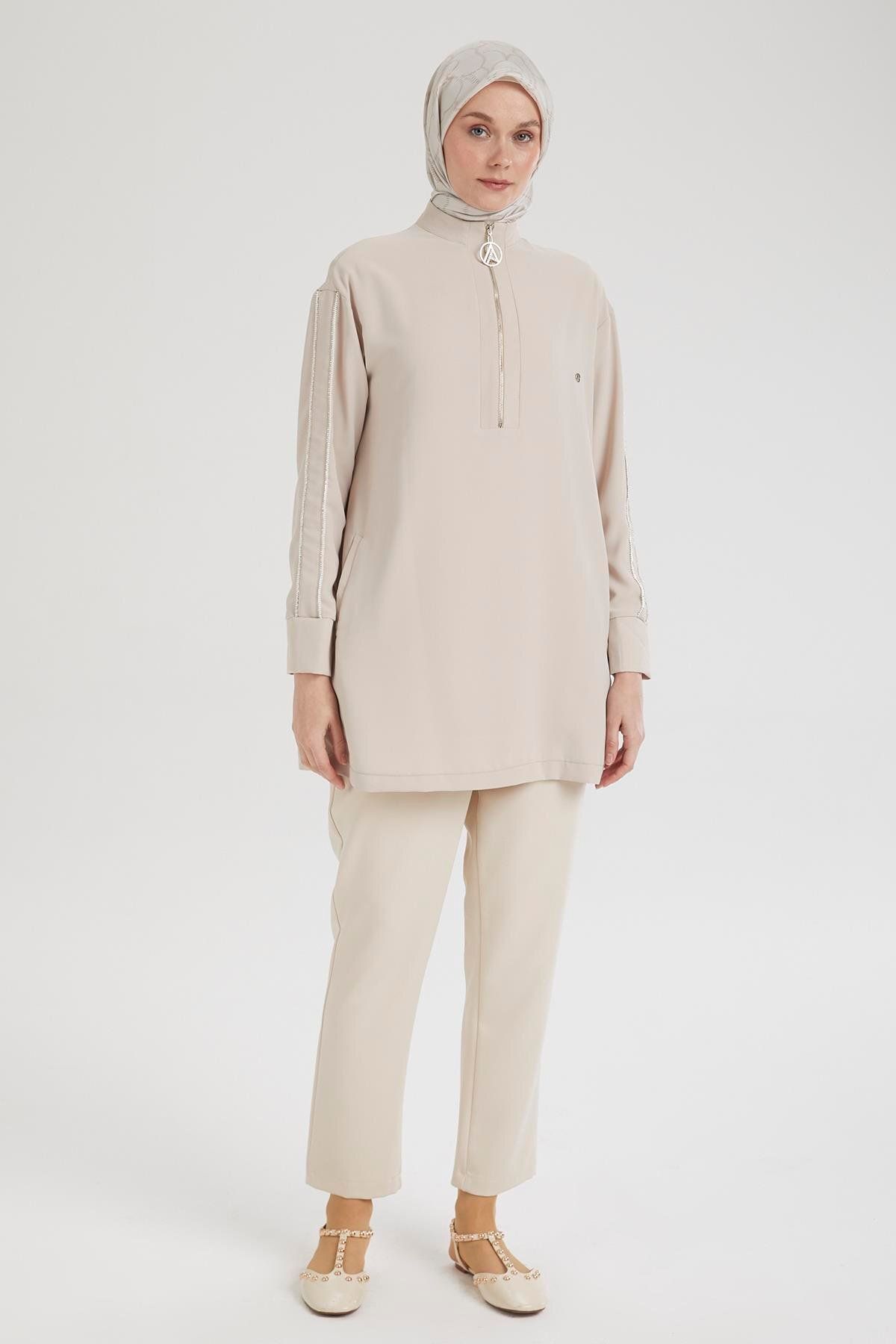 Armine TREND ARMİNE TREND Yakası ve Kolları Ribanalı Yarım Boğaz Fermuarlı Tunik-Camel 25YT412