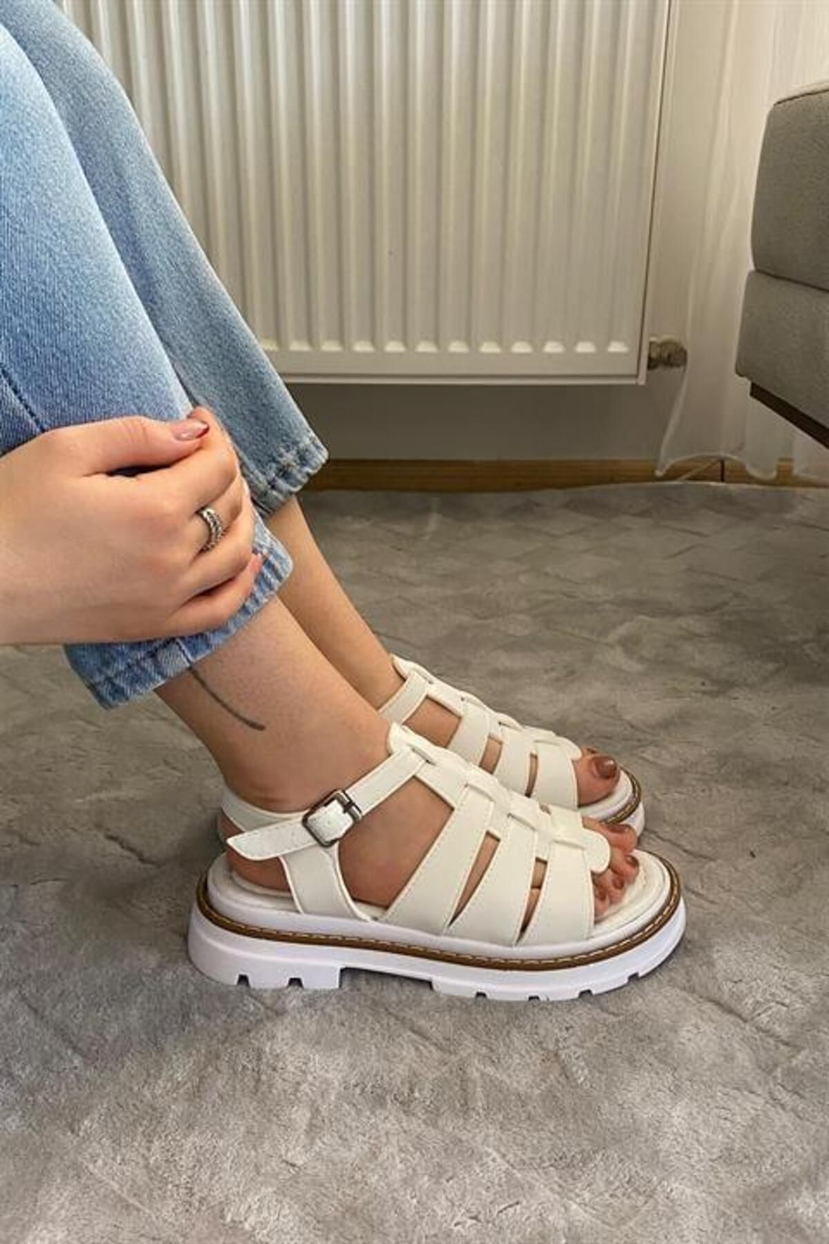 MODAMAİSA Kadın Desma Beyaz Kafes Model Vardola Deyatlı Kalın Taban Ortopedik Sandalet K-140