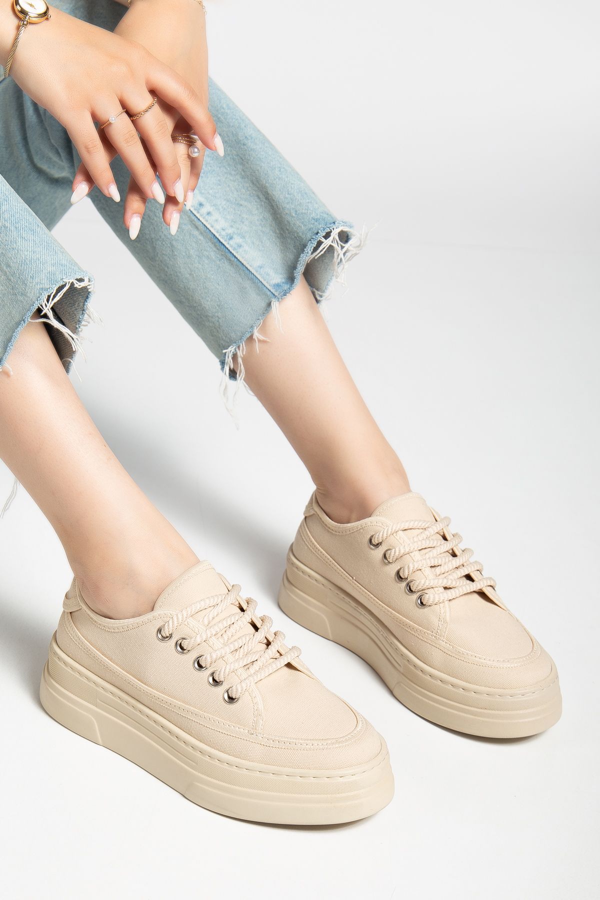 LİLLA Kadın Bağcıklı Bej Rengi Keten Sneaker Spor Ayakkabı
