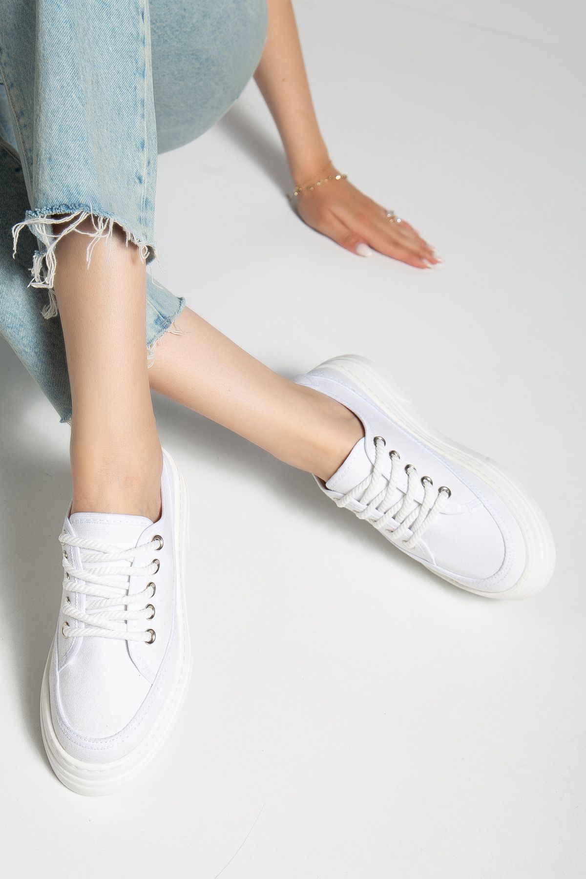 LİLLA Kadın Bağcıklı Beyaz Renk Keten Sneaker Spor Ayakkabı