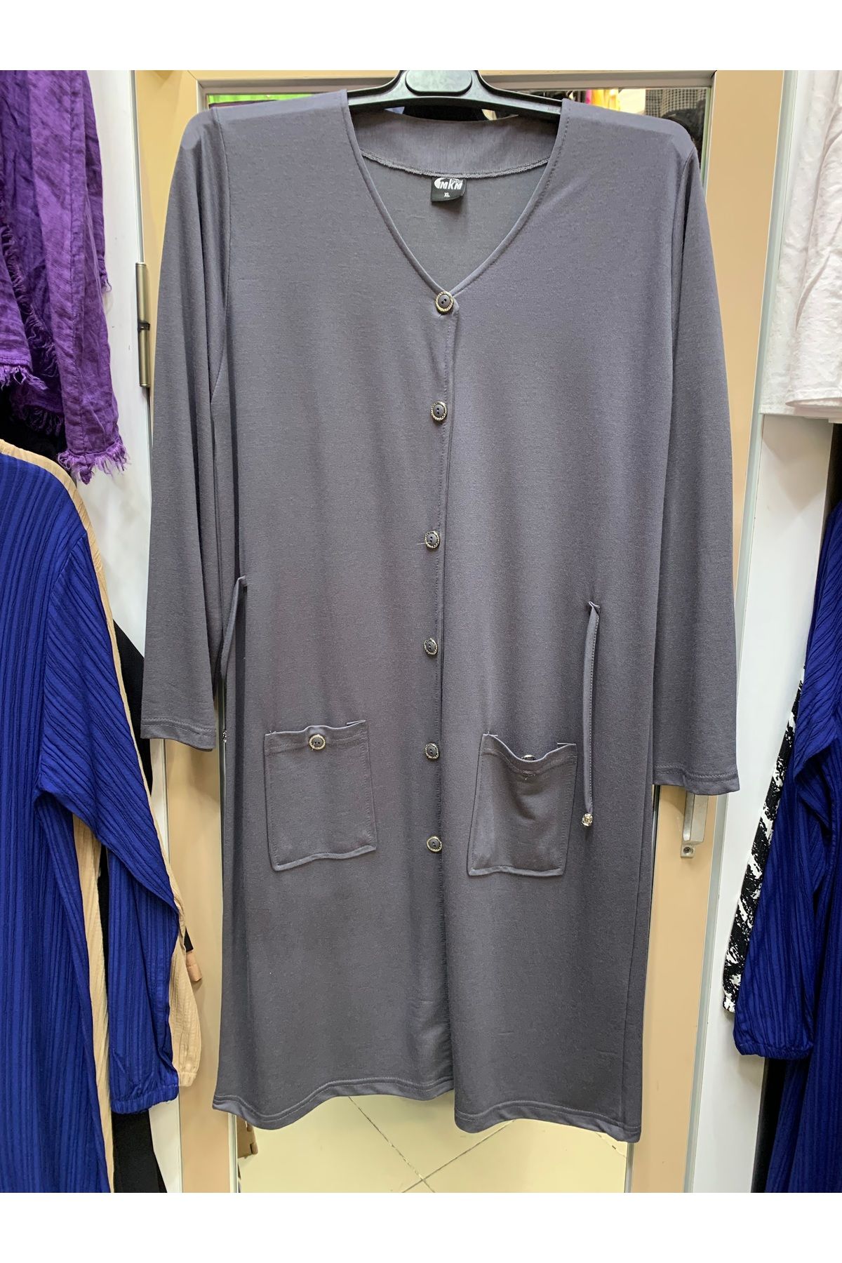 Butik Tesettür ara boy cepli düğmeli büyük beden hırka