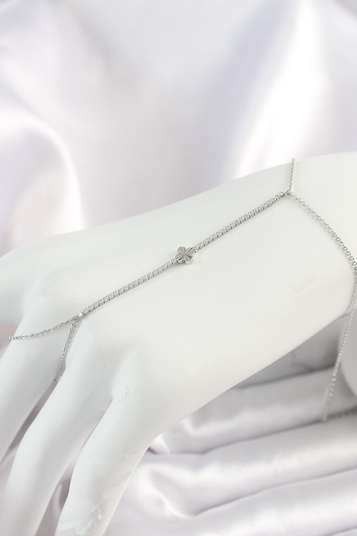 MR RZN STORE Pirinç Gümüş Renk Su Yolu Zirkon Taşlı Yonca Model Kadın Şahmeran