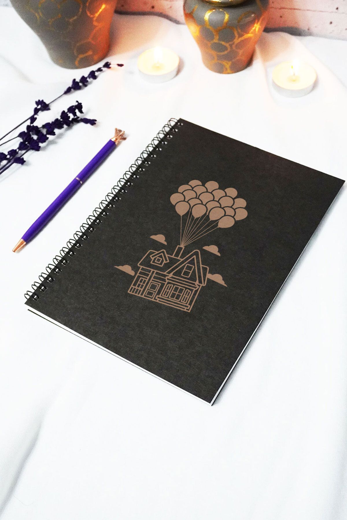 markcat A5 Uçan Ev Temalı Siyah Kraft Kapaklı Defter - Çizgisiz Defter - 60 Yaprak (120 SAYFA) 15x21 Cm