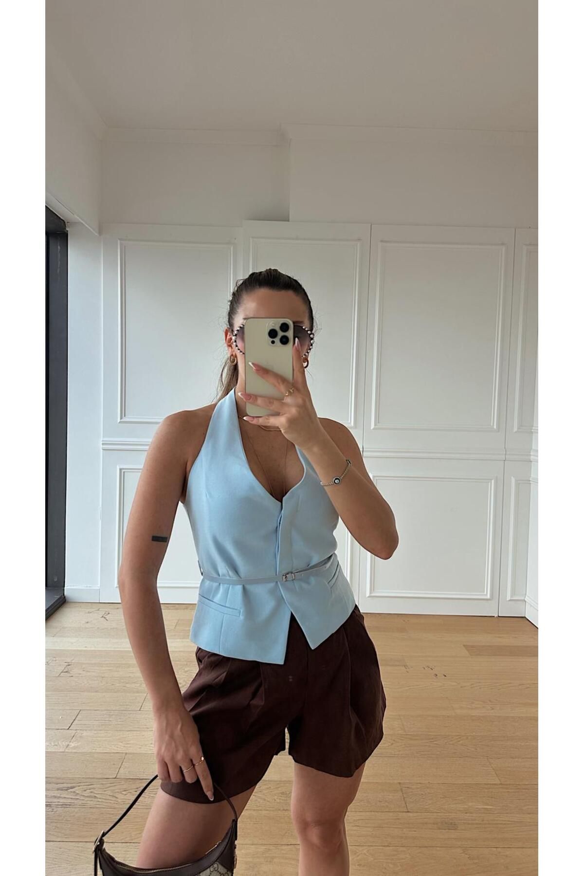 ONZEMODE Belden İnce Kemer Detaylı Sıfır Kol Halter Yaka Gizli Düğmeli Yelek