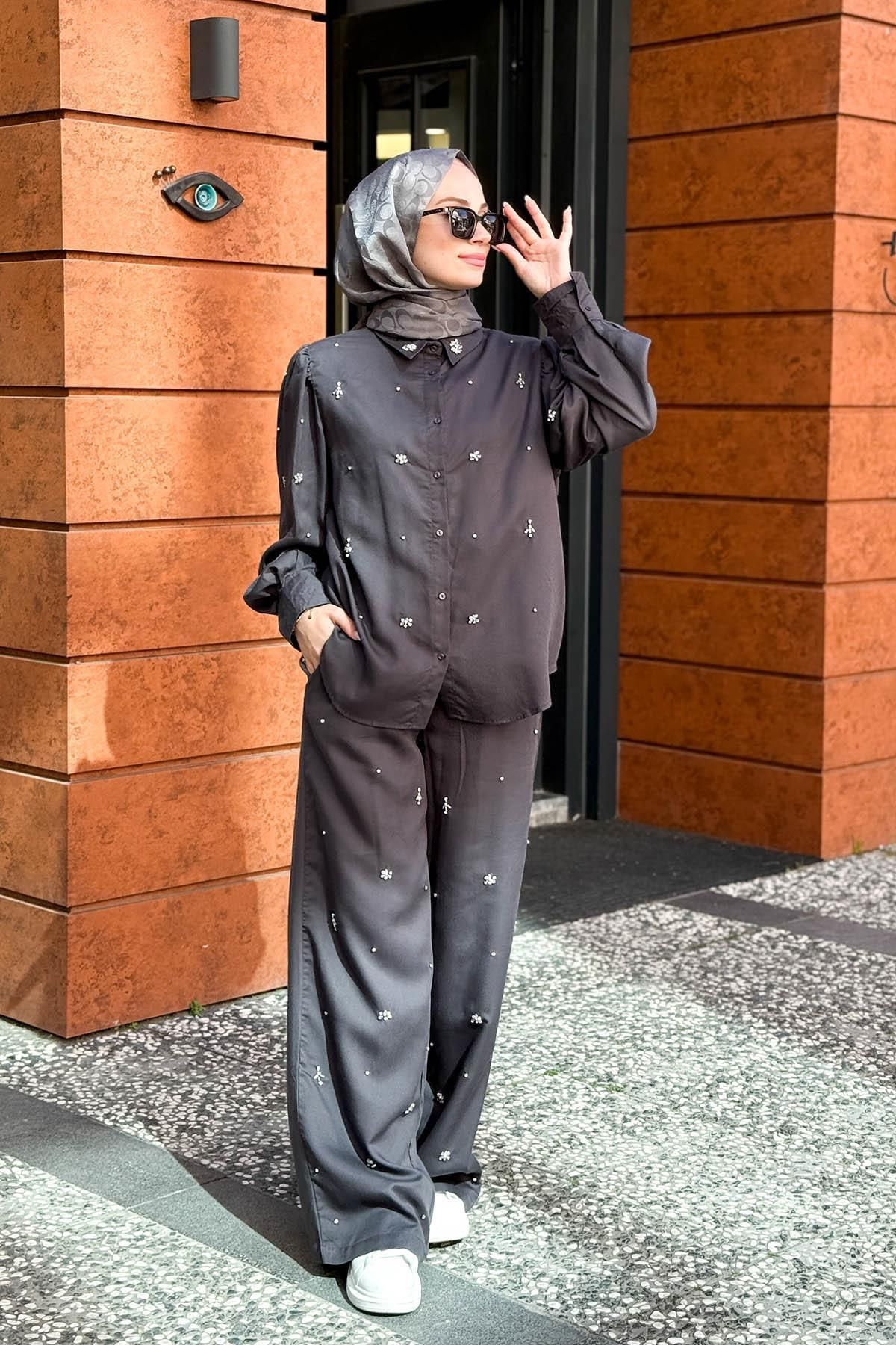 MERVE KAYKISIZ Taşlı Pantolon Takım Füme