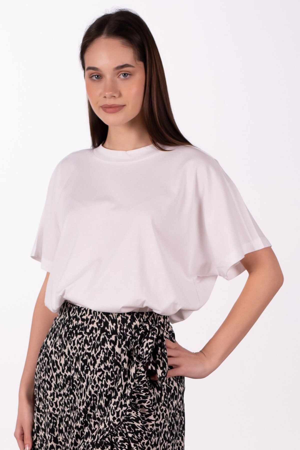 BARRELS AND OIL Dik Yaka Düşük Kol Oversize T-Shirt - Beyaz