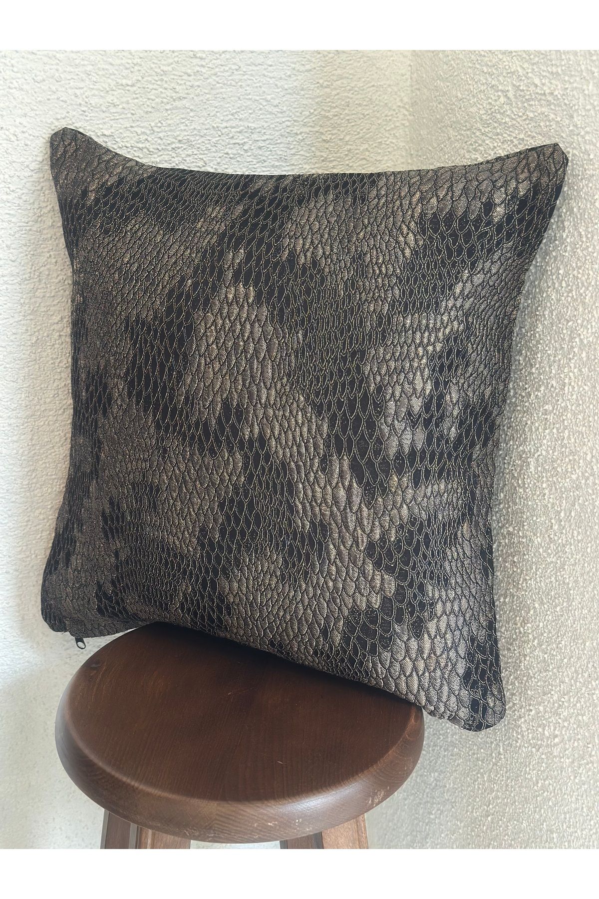 Decamor home Siyah Gold Simli Yılan Desen Salon Kırlent Kılıfı