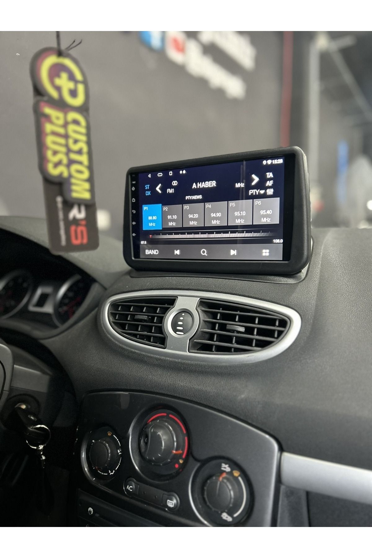 Custom Pluss Renault Cli̇o 3 Uyumlu Androi̇d 4 Gb Ram 64 Gb Dahi̇li̇ Hafiza 9i̇nç Multi̇medya Kablosuz