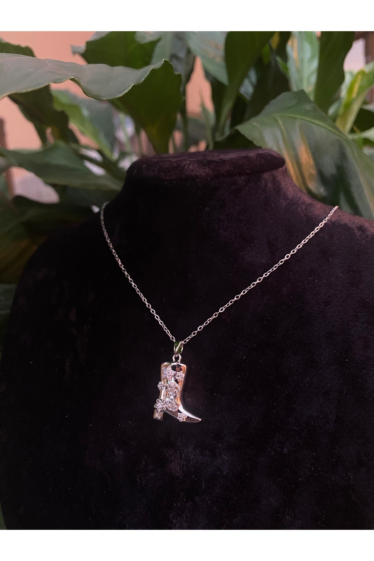 MODA Kovboy Core Akımı Gümüş Renk Taşlı Çizme Kolye
