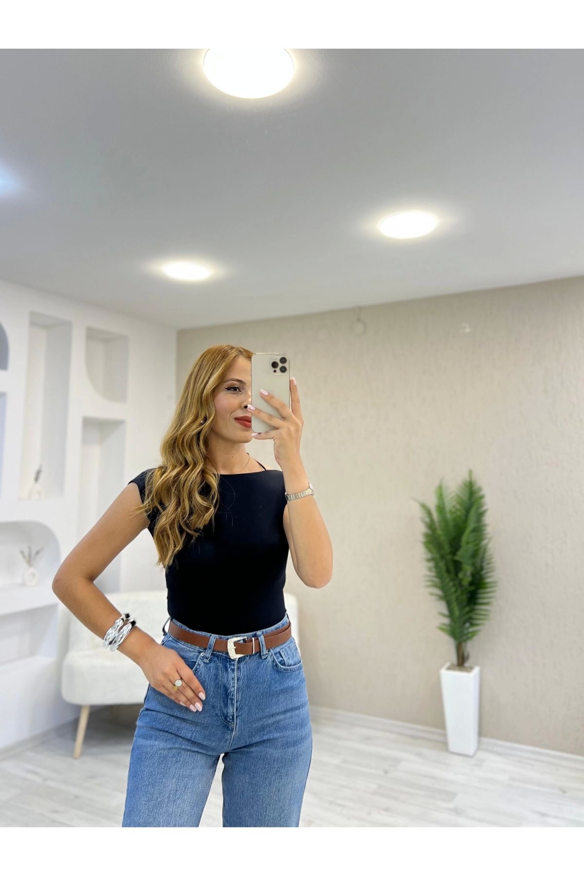 İrka Moda Sırt Dekolteli Sandy Kumaş Bluz Siyah