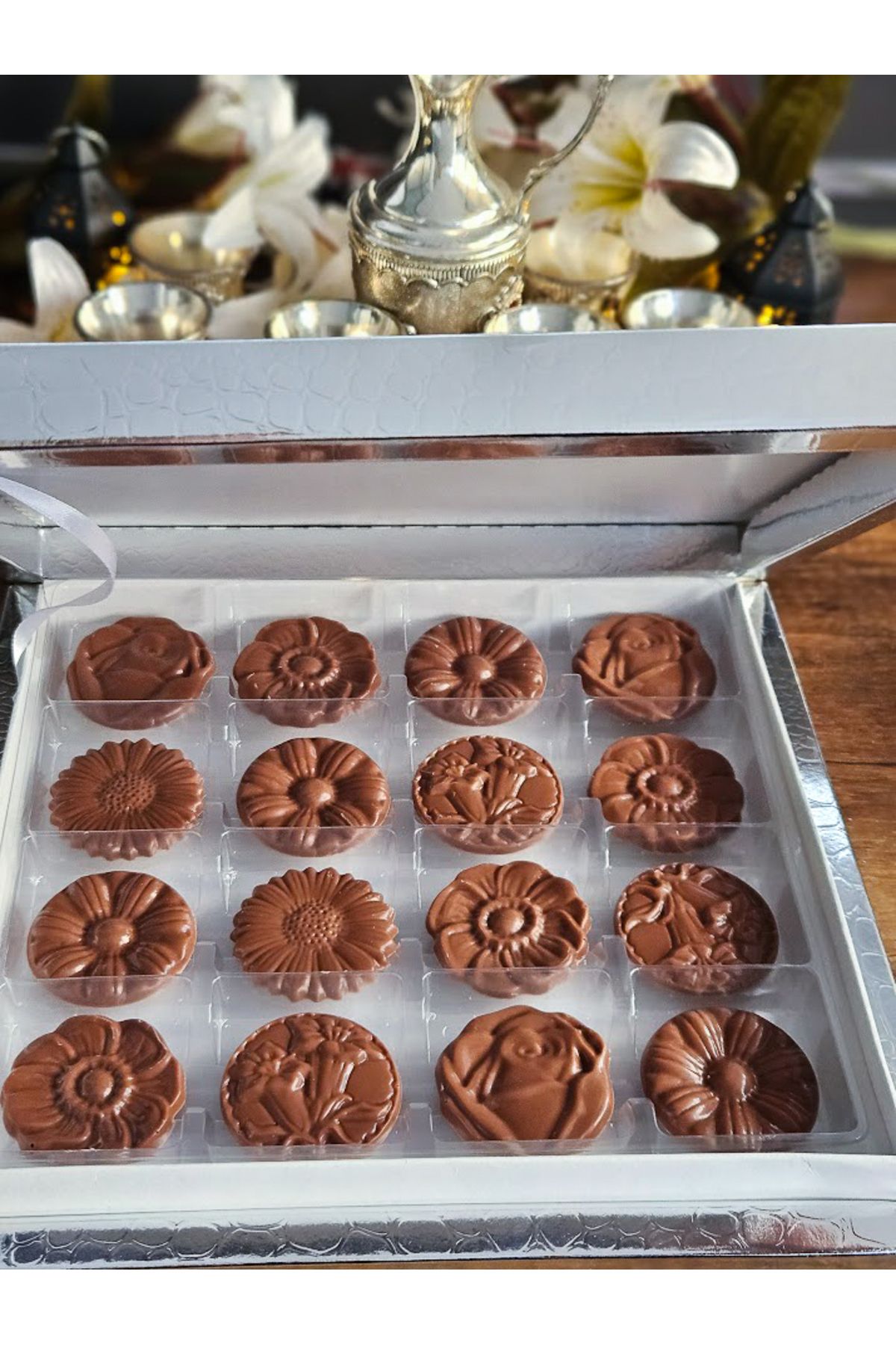 ksana choco El Yapımı Çiçek Şeklinde Madlen Çikolata 48 ADET Özel Tasarım Hediyelik Butik Çikolata