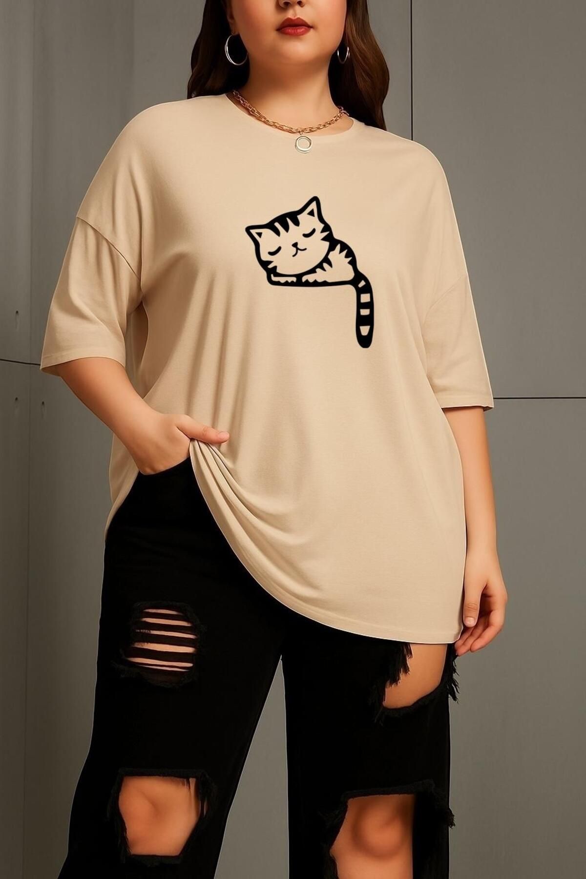 BENROMA BÜYÜK BEDEN ÇİZGİLİ UYKUSUZ KEDİ BASKILI UNİSEX TİŞÖRT