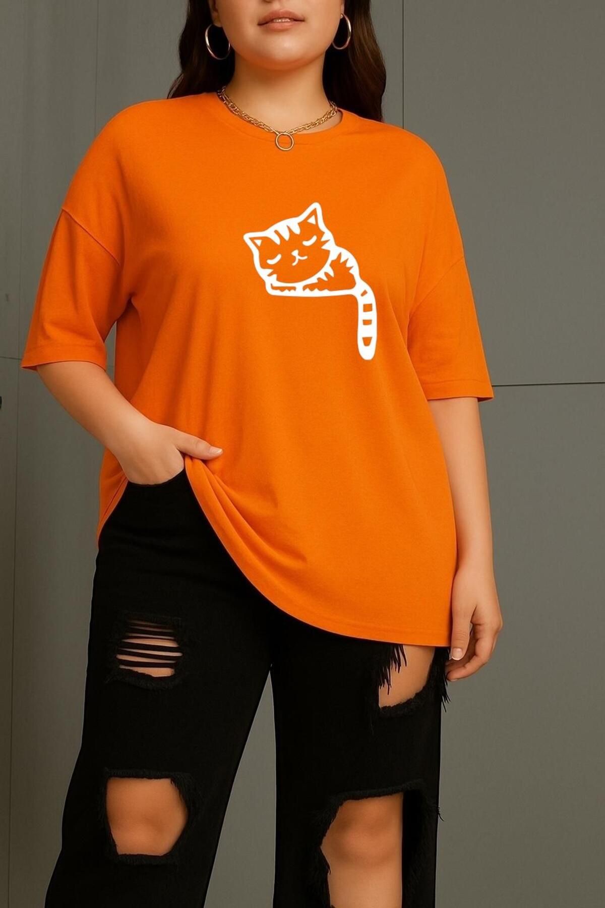 BENROMA BÜYÜK BEDEN ÇİZGİLİ UYKUSUZ KEDİ BASKILI UNİSEX TİŞÖRT