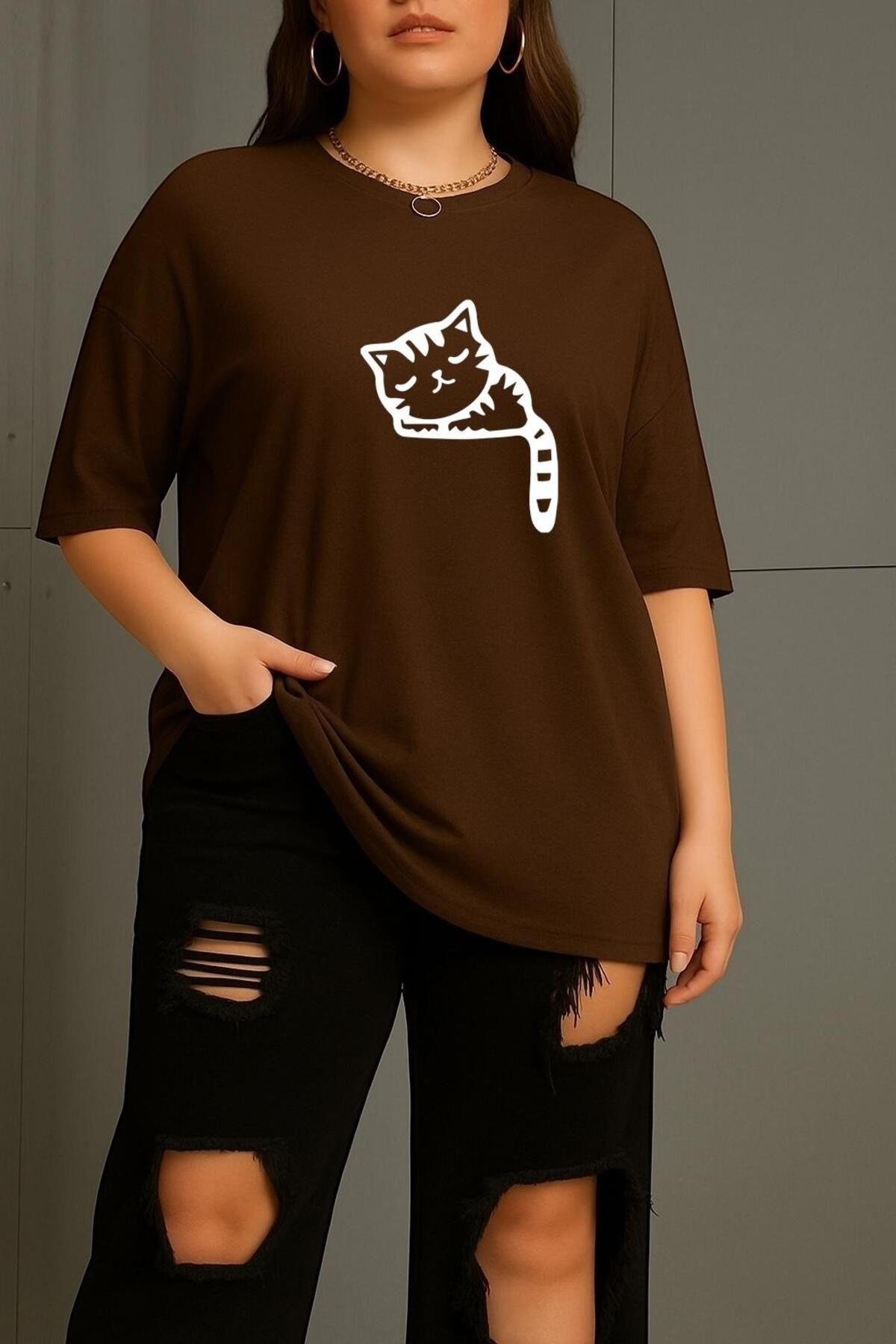 BENROMA BÜYÜK BEDEN ÇİZGİLİ UYKUSUZ KEDİ BASKILI UNİSEX TİŞÖRT