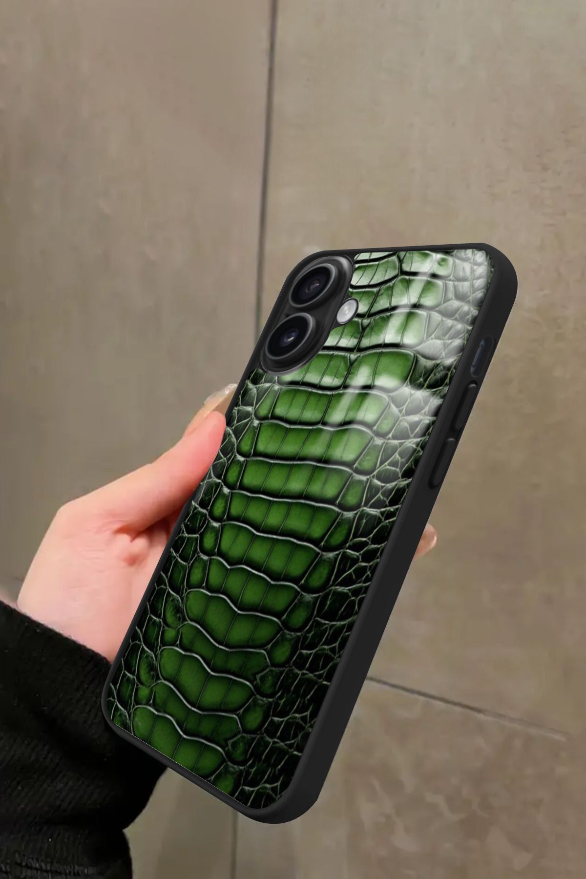 Snacase iPhone 16 Uyumlu Yeşil Yılan Derisi Tasarımlı Glossy Premium Kılıf