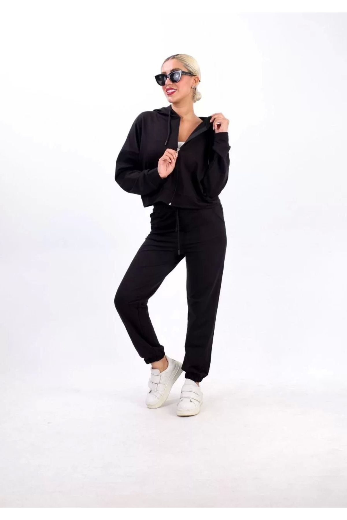 BÜŞRA TEZEL MODA iki iplik Kapüşonlu Fermuarlı Crop Oversize Hırka Takım- Siyah