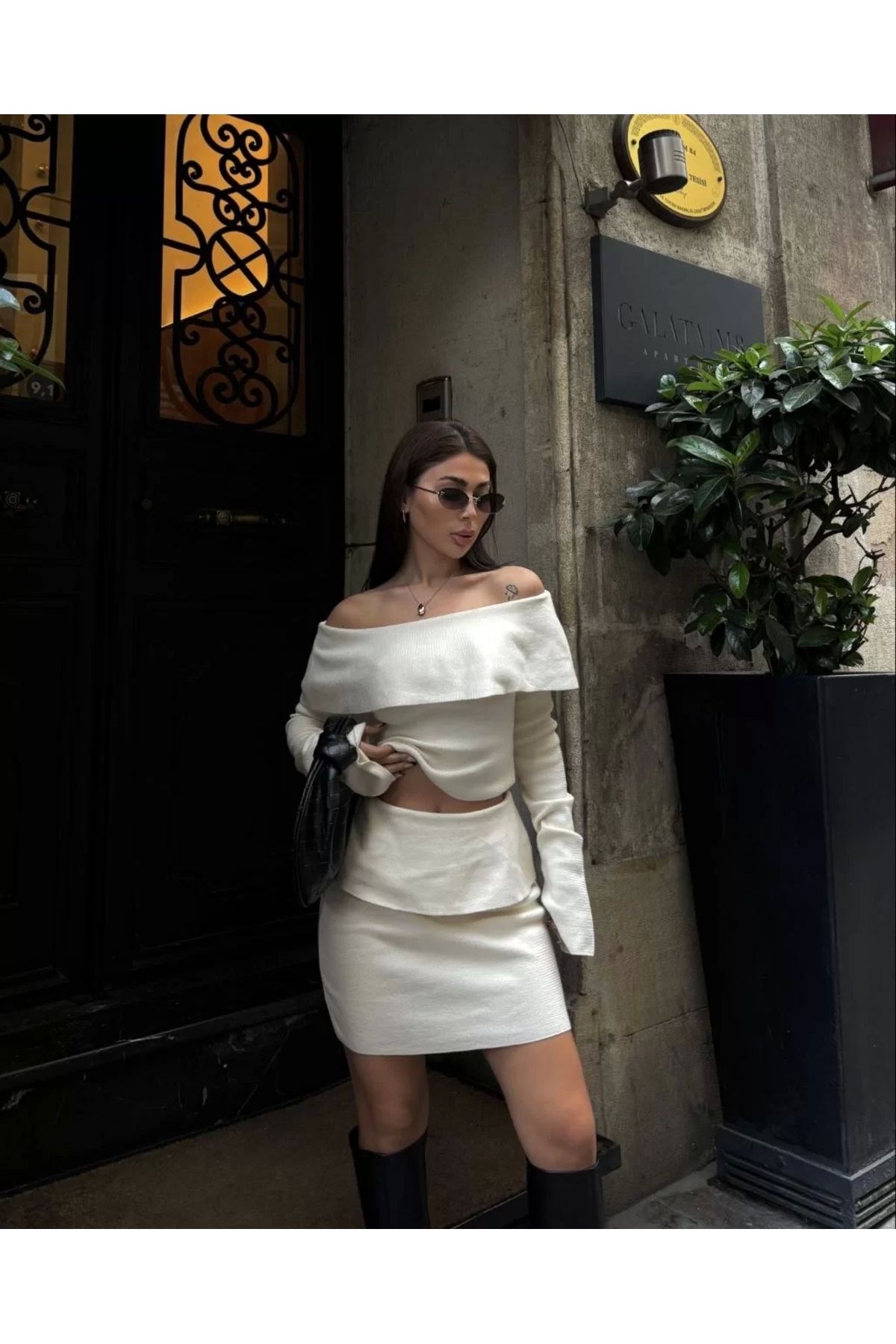CanselButik Carmen Yaka Croplu Mini Etekli ikili Takım Triko - Beyaz