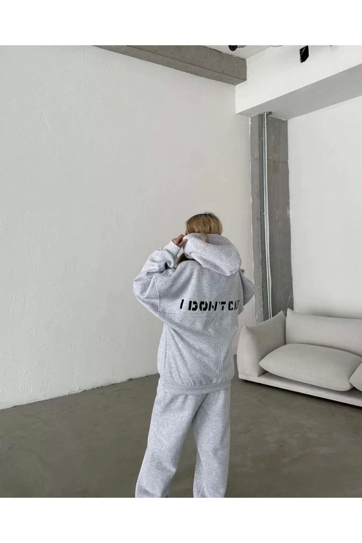 BÜŞRA TEZEL MODA Nakış İşlemeli Üç İplik Sweat Takım- Gri