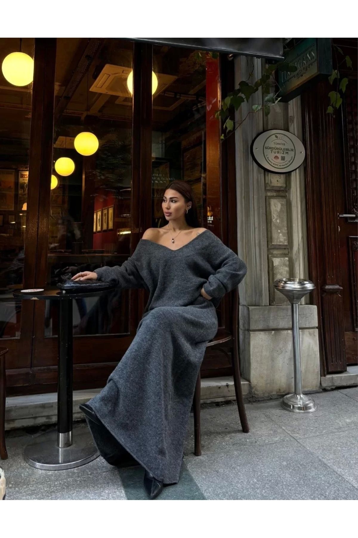 BÜŞRA TEZEL MODA V Yaka Straplez Yaka Buluz Uzun Etekli ikili Takım Triko - Antrasit