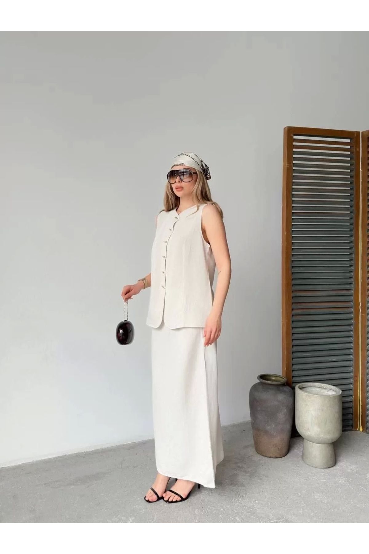 BÜŞRA TEZEL MODA Keten Kolsuz Sıfır Yaka İlik Düğmeli Kolsuz Hırka Etek ikili Takım- Beyaz