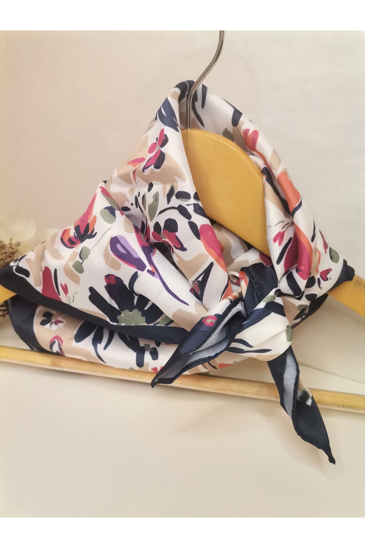 Saiph Lacivert Çiçekli Fular, Bandana, Bileklik ve Saç Aksesuarı