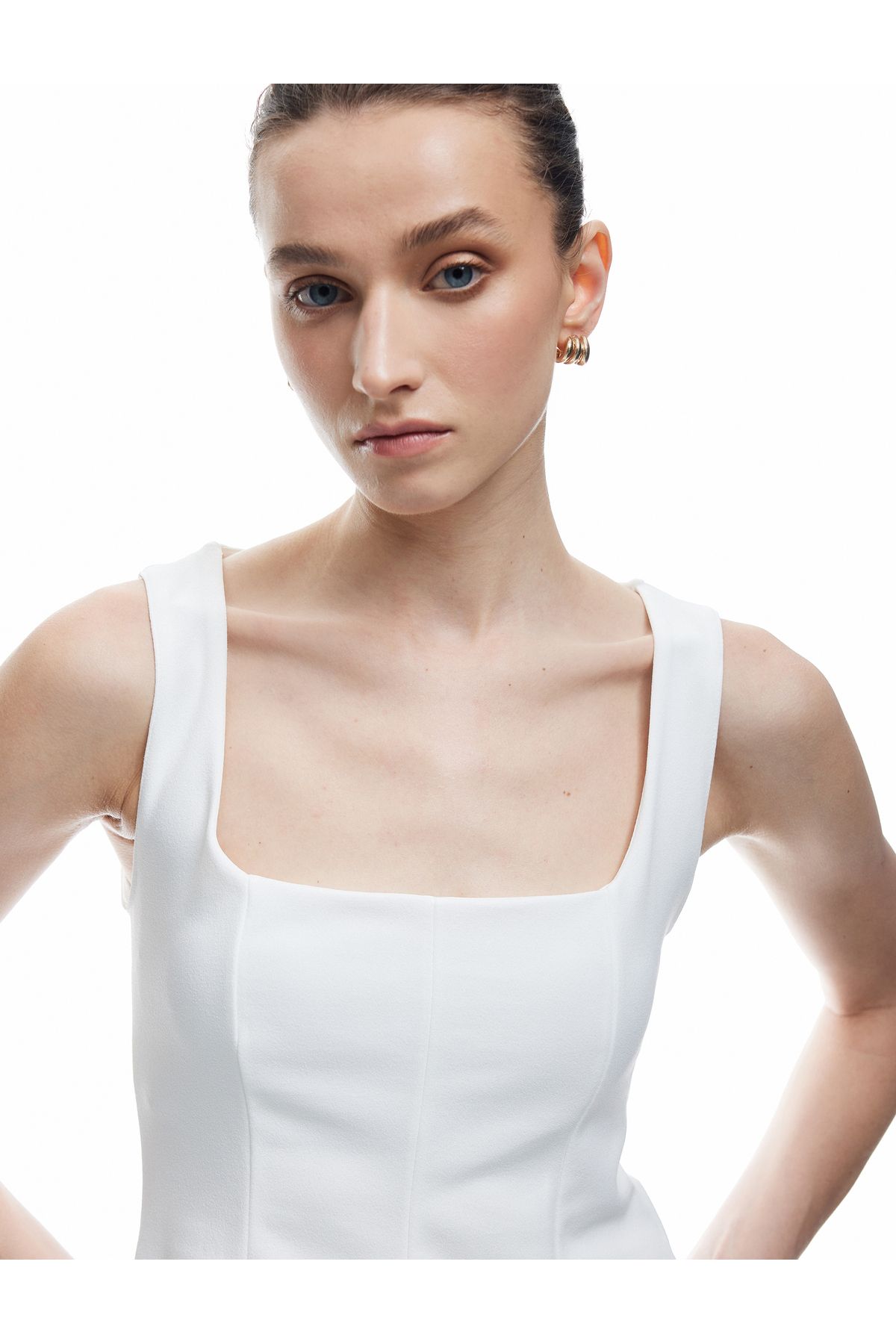 Koton Yeni Sezon Krep Scuba Kumaş Kare Yaka Kolsuz Peplum Bluz