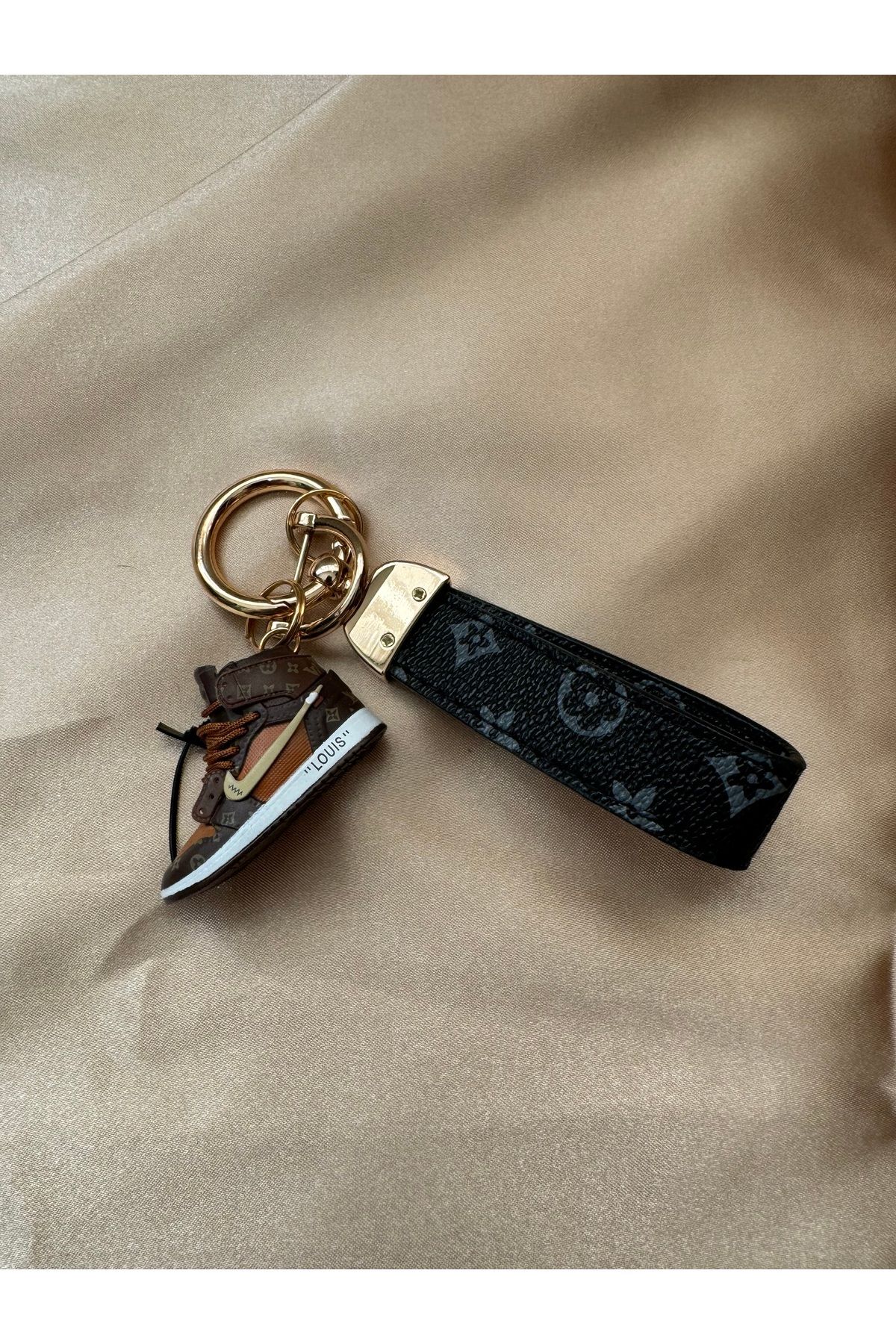 ASNEOSS Lv Çanta Charmı, Çanta Süsü , Anahtarlık, Charm