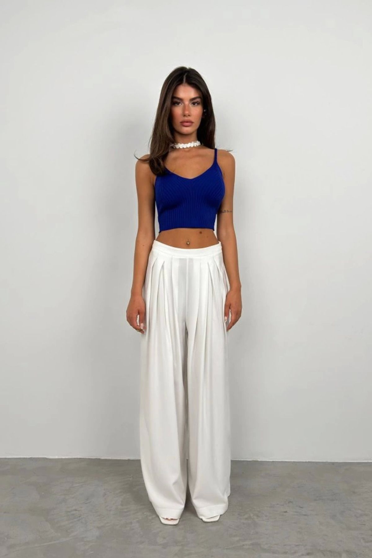 Omarı V Yaka Crop Bluz