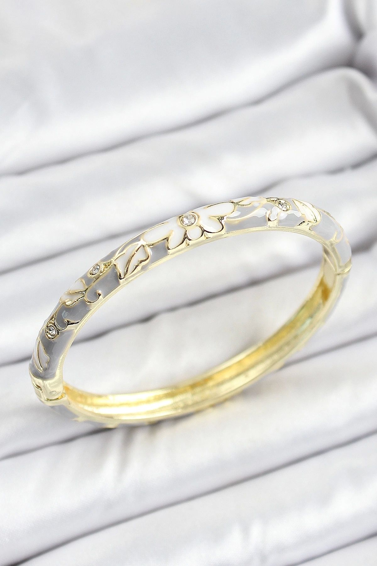 Clariss Mineli Pirinç Zirkon Taşlı Gri Çiçek Desenli Gold Renk Kadın Kelepçe