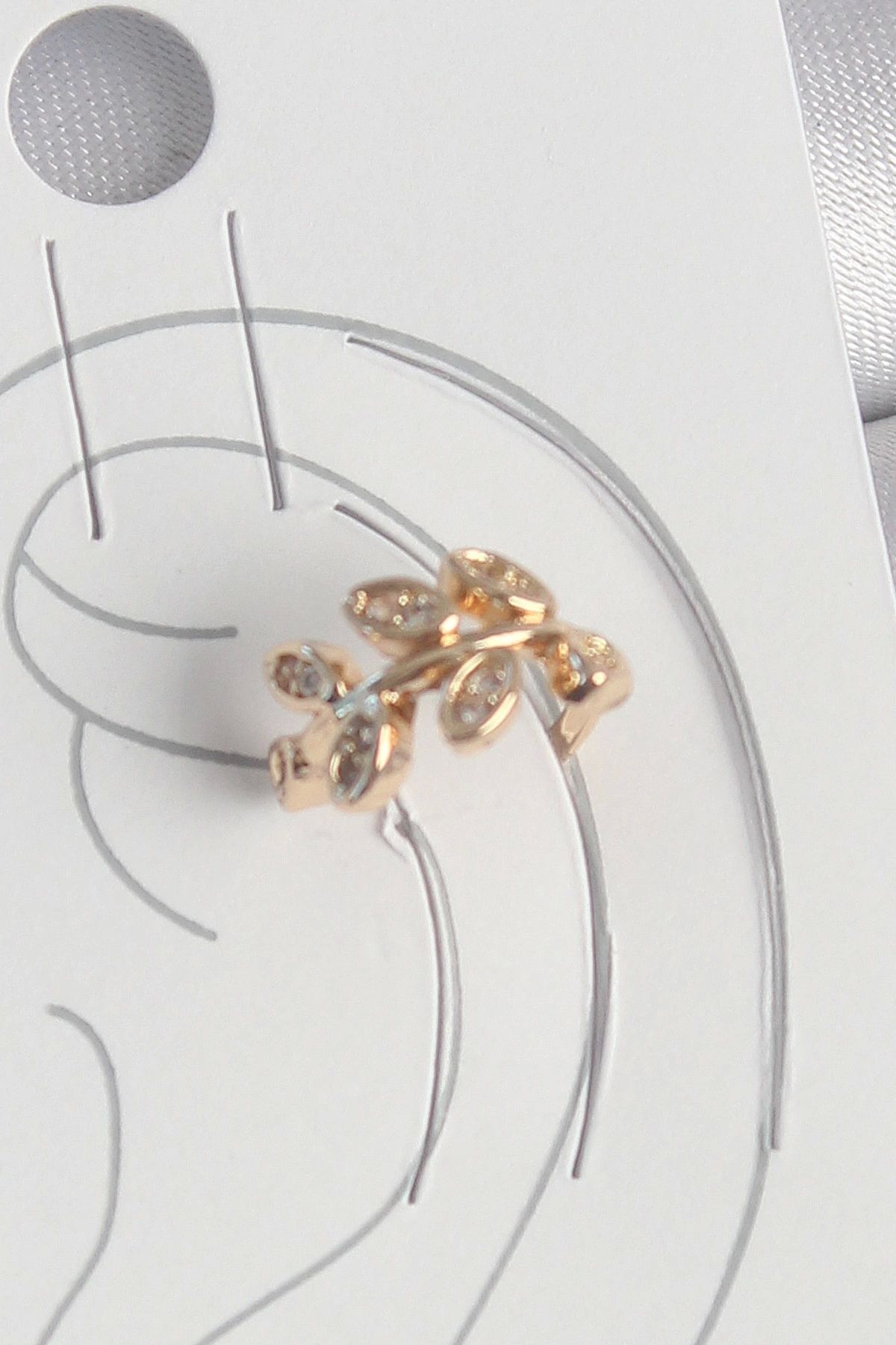 Clariss Pirinç Gold Renk Zirkon Taşlı Yaprak Model Kadın Kıkırdak Küpe