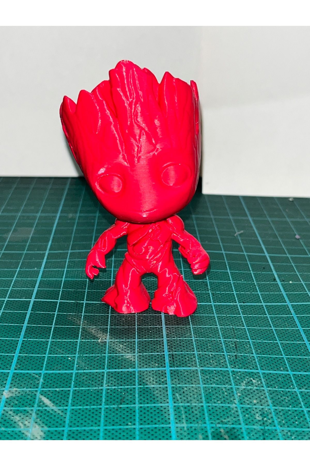 eSun Kırmızı Baby Groot Figürü – El Yapımı 3D Baskı PLA+